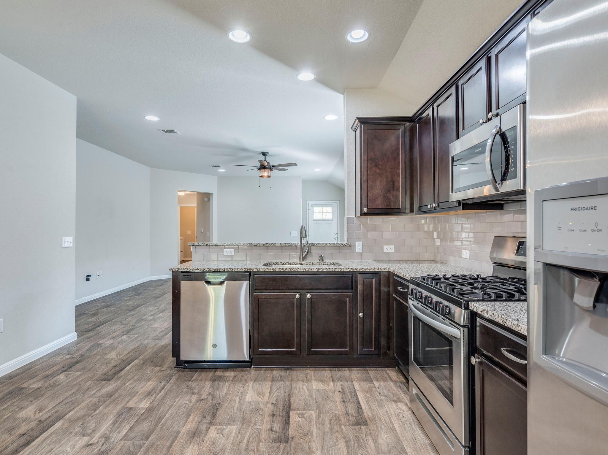 136 Dunlin Ln, Leander, TX 78641