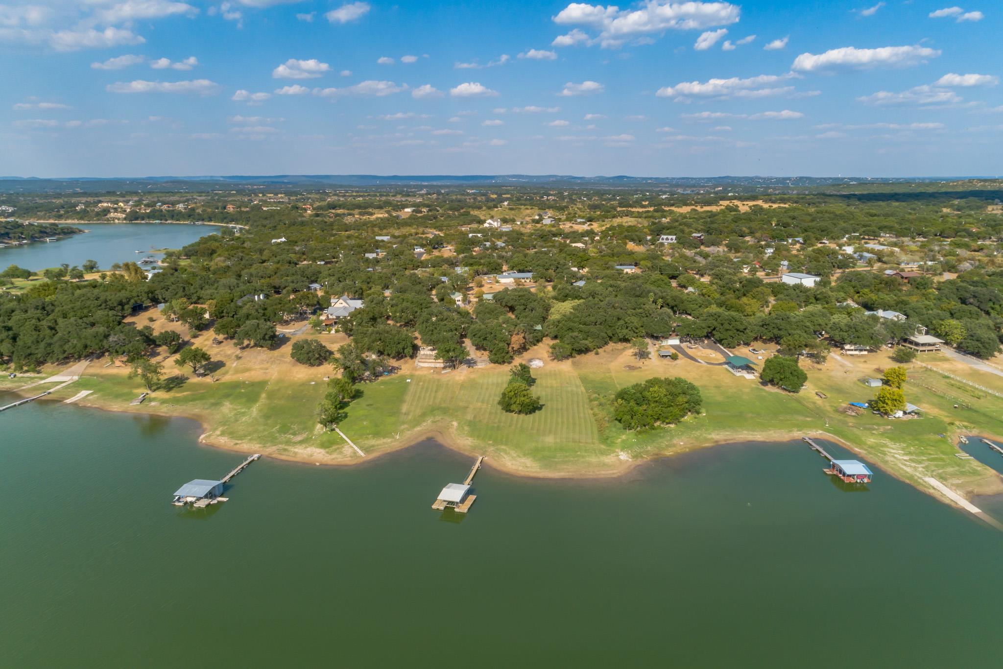 25201 & 25203 Lakeview Dr, Spicewood, TX 78669