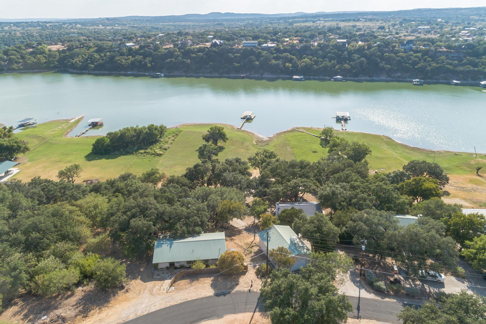 25201 & 25203 Lakeview Dr, Spicewood, TX 78669