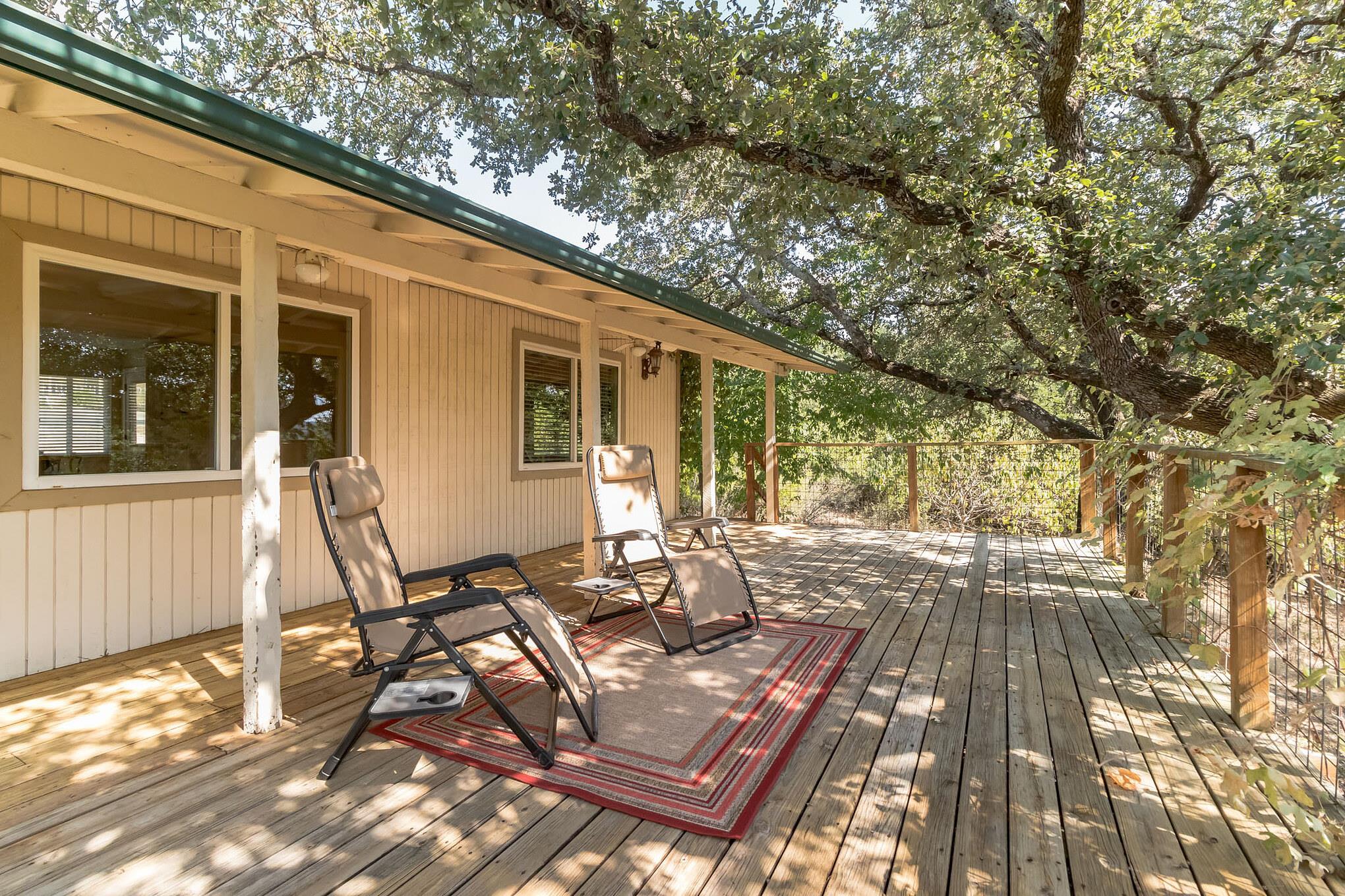 25201 & 25203 Lakeview Dr, Spicewood, TX 78669