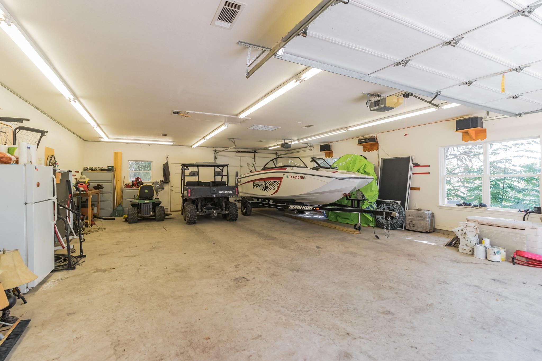 25201 & 25203 Lakeview Dr, Spicewood, TX 78669