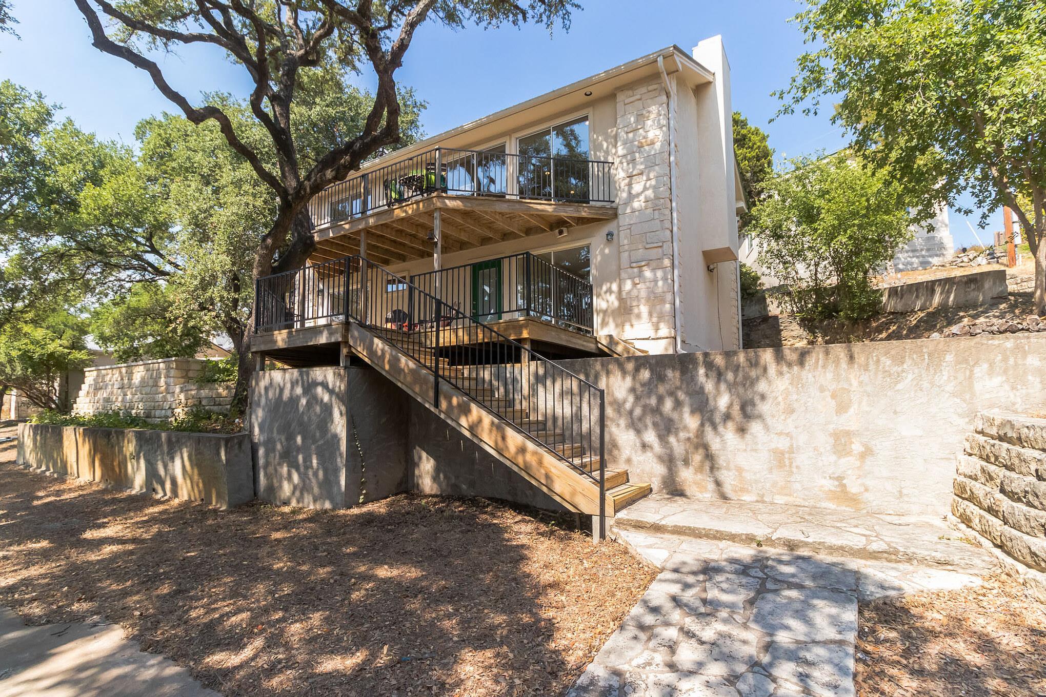 25201 & 25203 Lakeview Dr, Spicewood, TX 78669