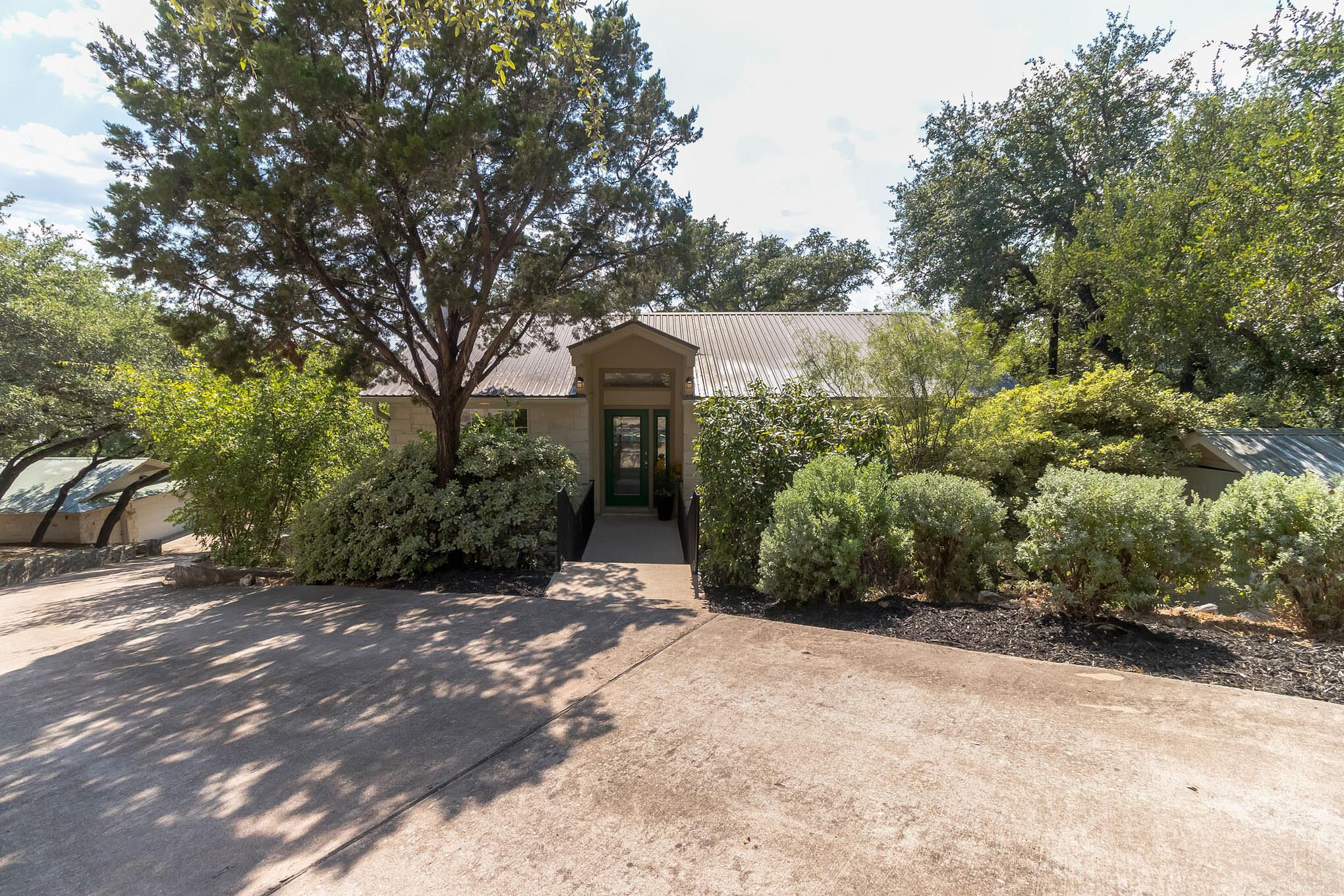 25201 & 25203 Lakeview Dr, Spicewood, TX 78669