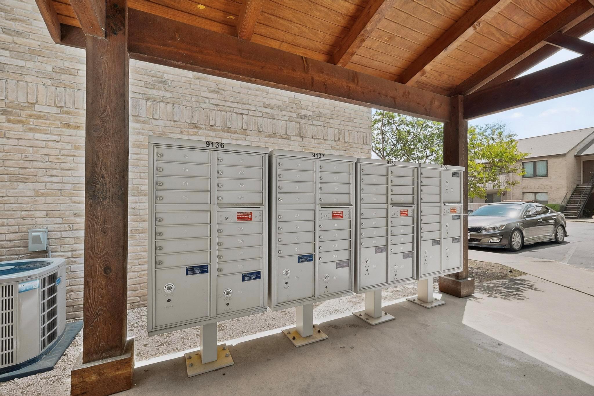 8210 Bent Tree Rd # 104, Austin, TX 78759