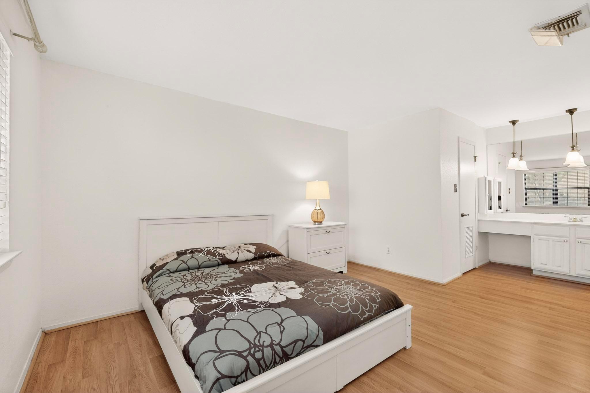 8210 Bent Tree Rd # 104, Austin, TX 78759