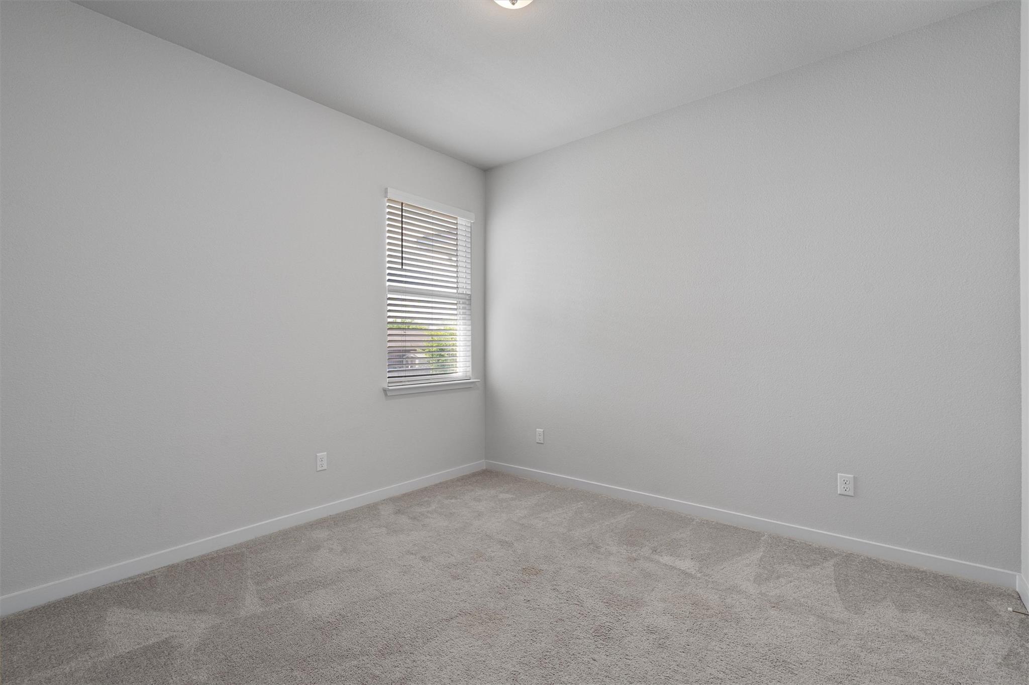 605 W South St # 32, Leander, TX 78641