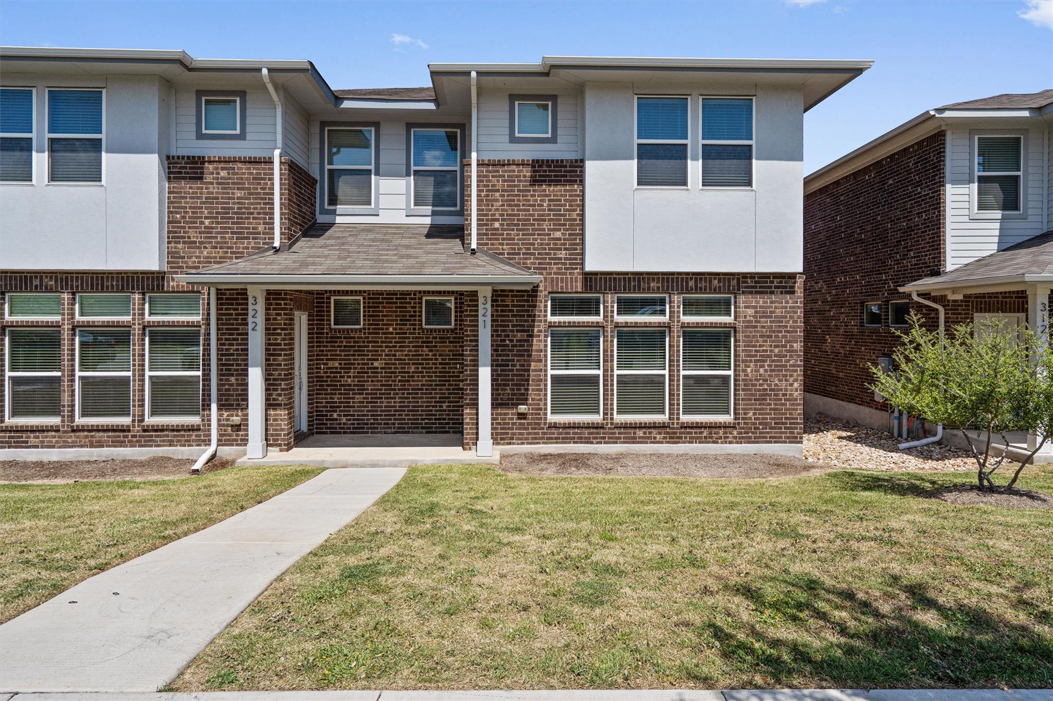 605 W South St # 32, Leander, TX 78641