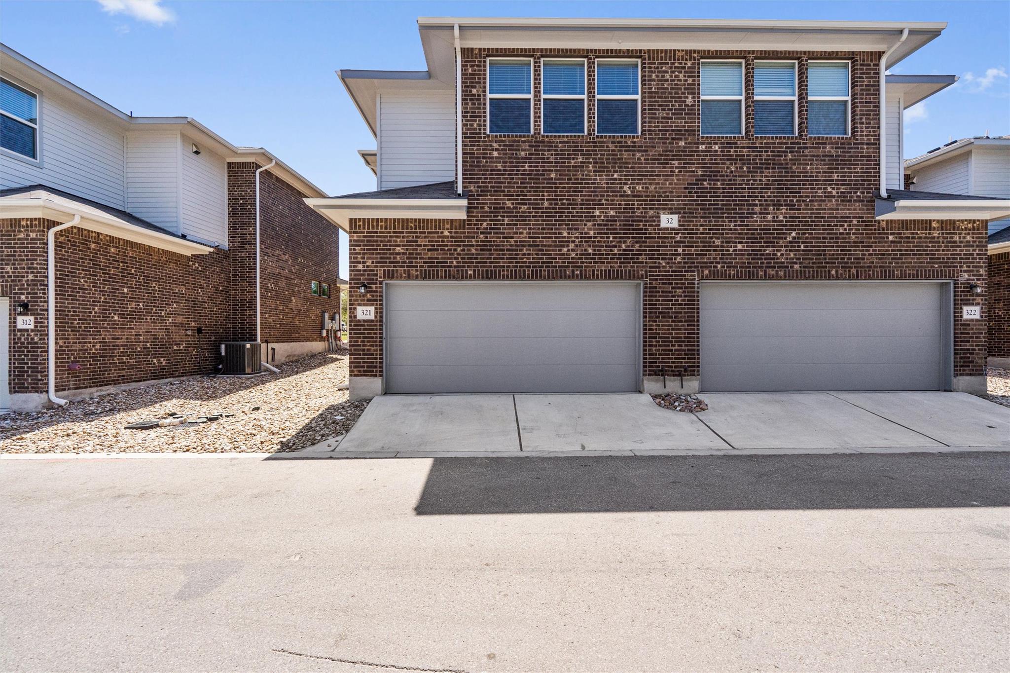 605 W South St # 32, Leander, TX 78641