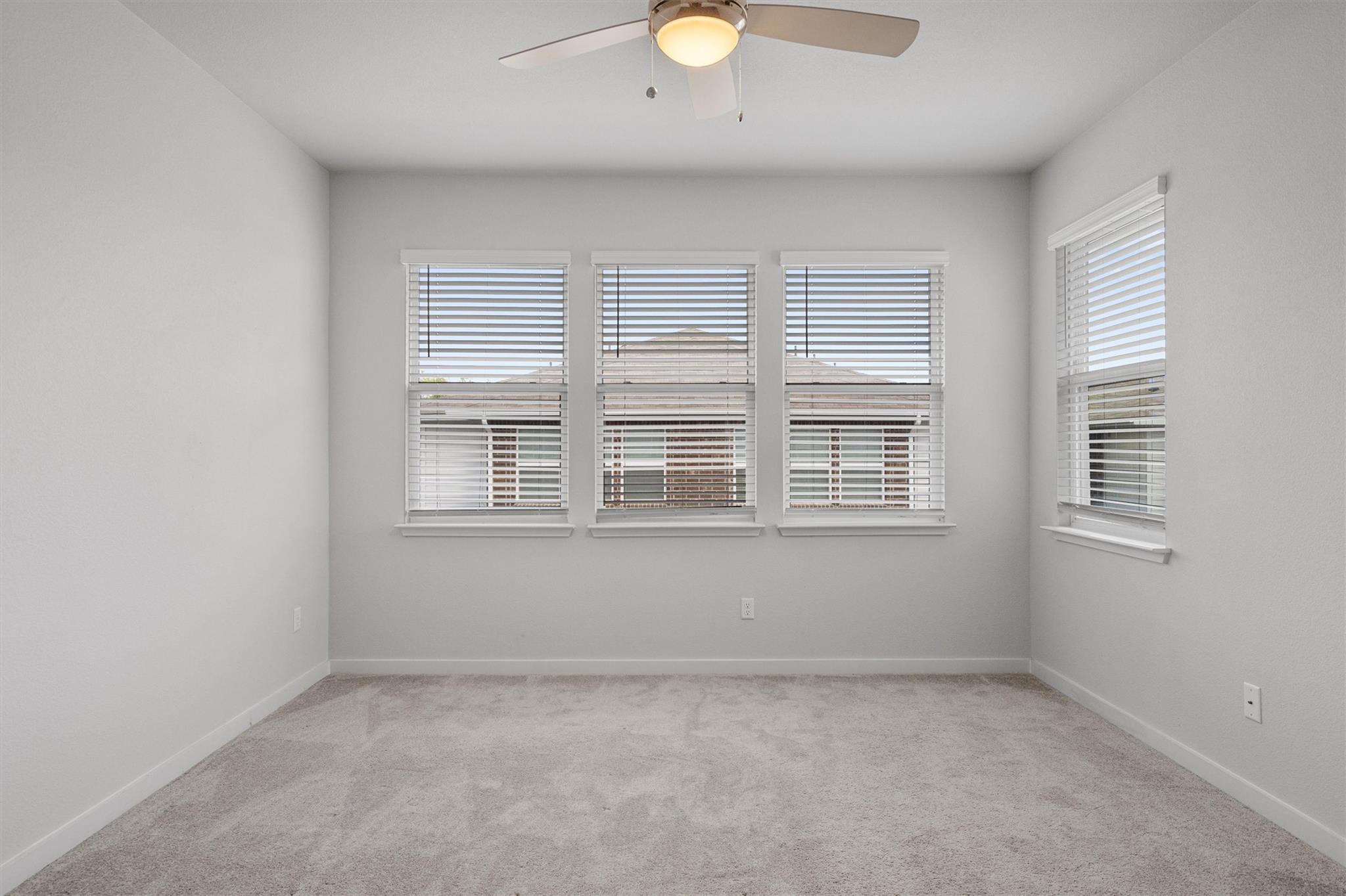 605 W South St # 32, Leander, TX 78641