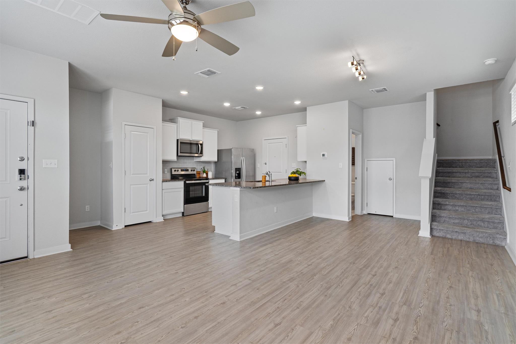 605 W South St # 32, Leander, TX 78641