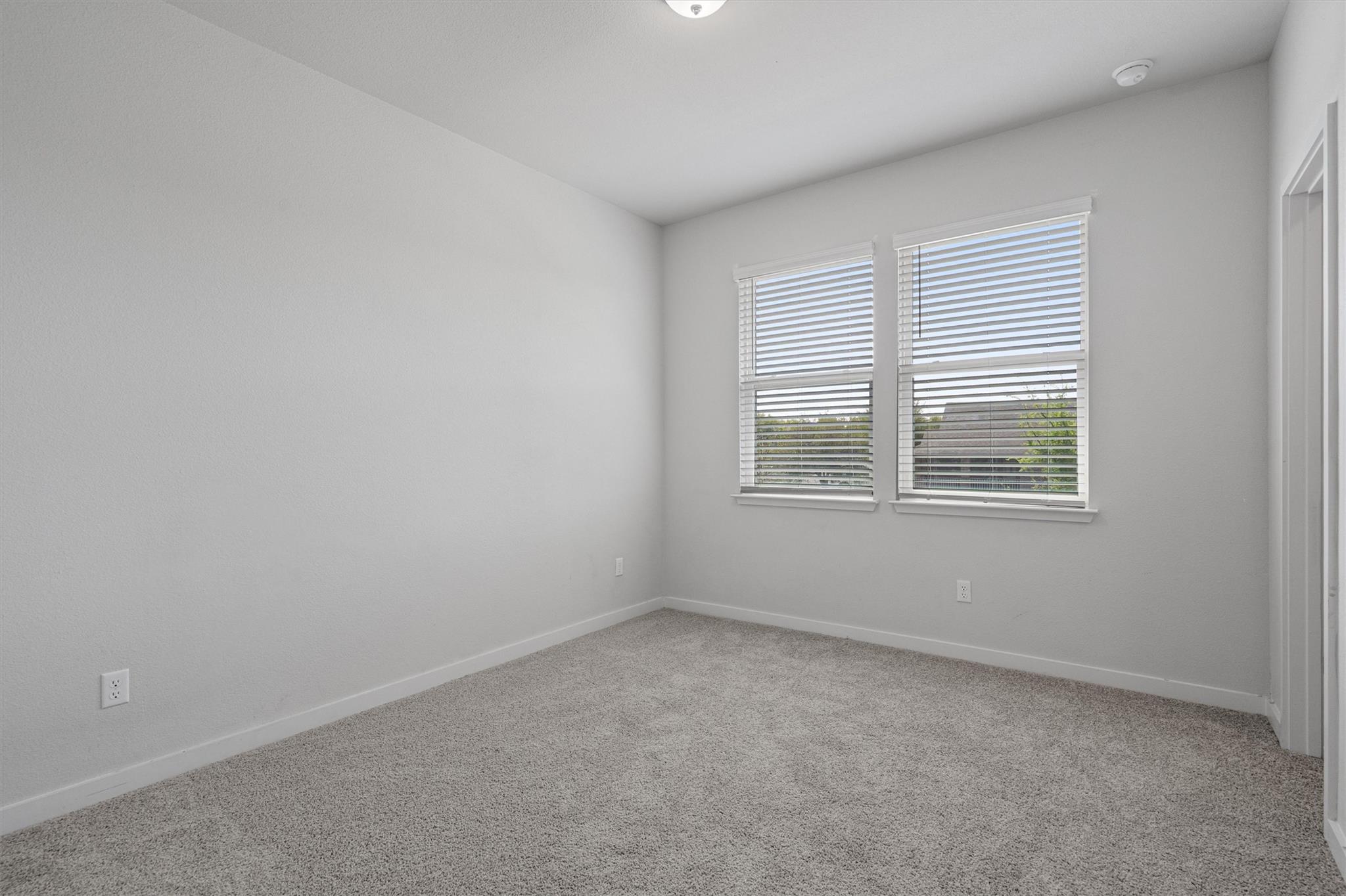 605 W South St # 32, Leander, TX 78641