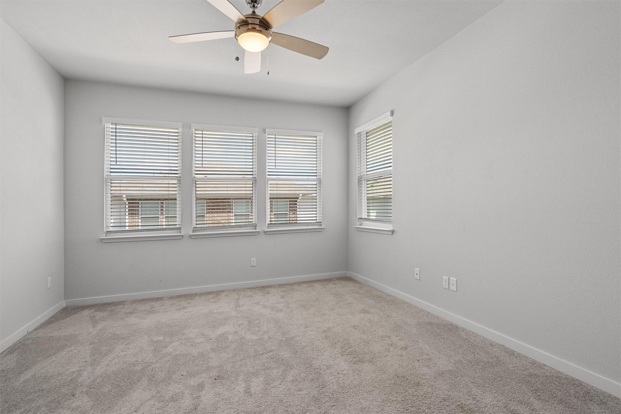 605 W South St # 32, Leander, TX 78641