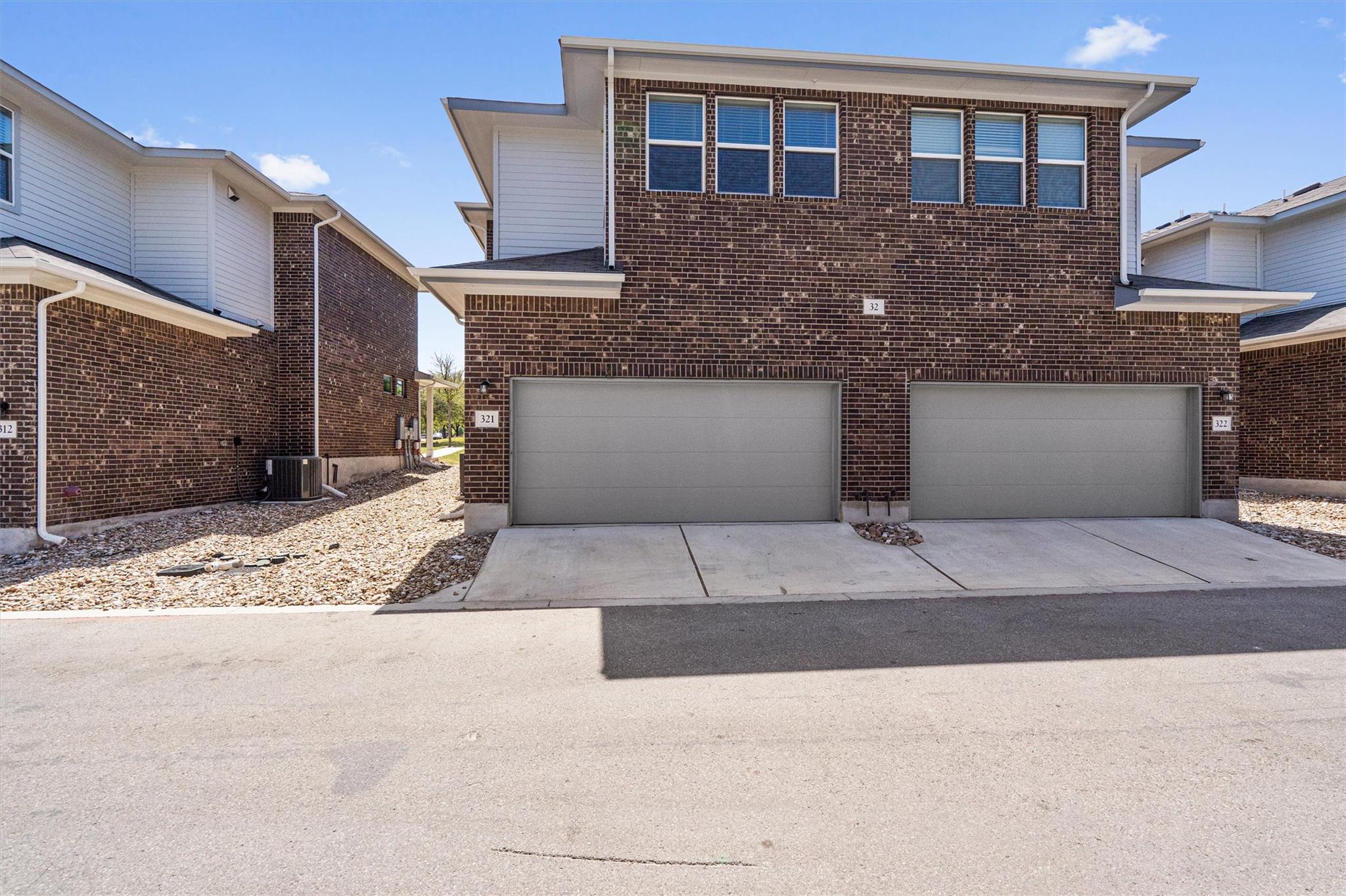 605 W South St # 32, Leander, TX 78641