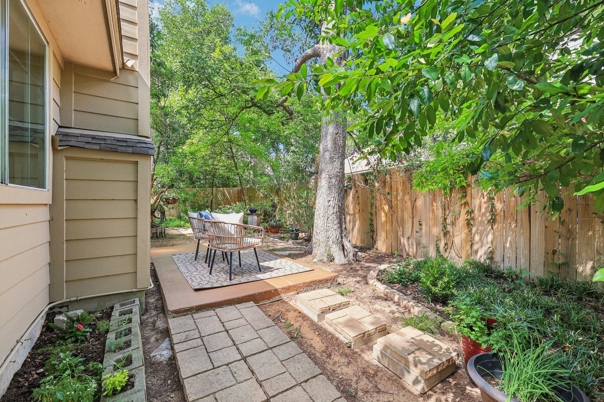 7304 John Blocker Dr, Austin, TX 78749