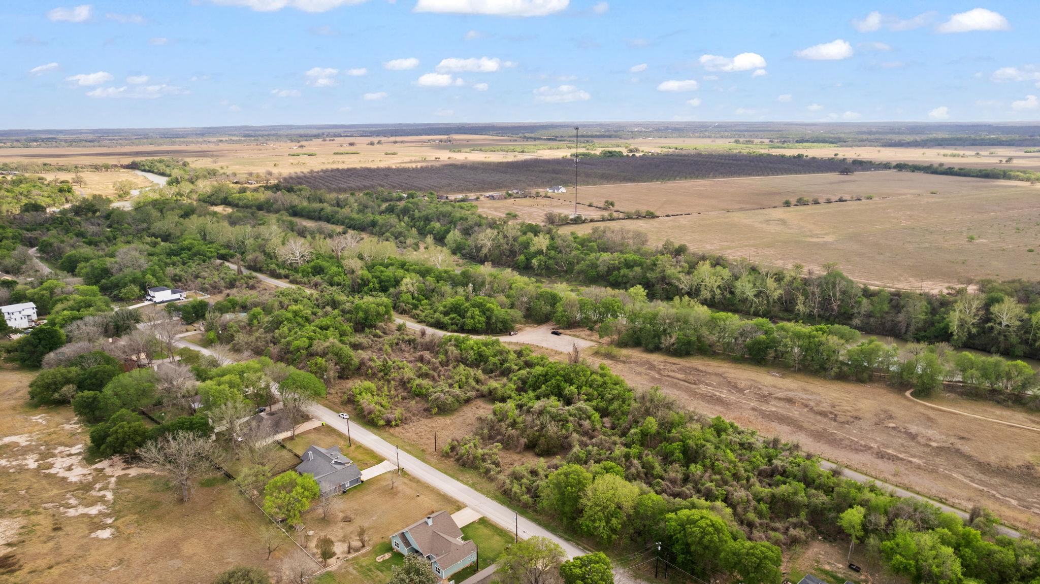 183 Kahana Ln, Bastrop, TX 78602