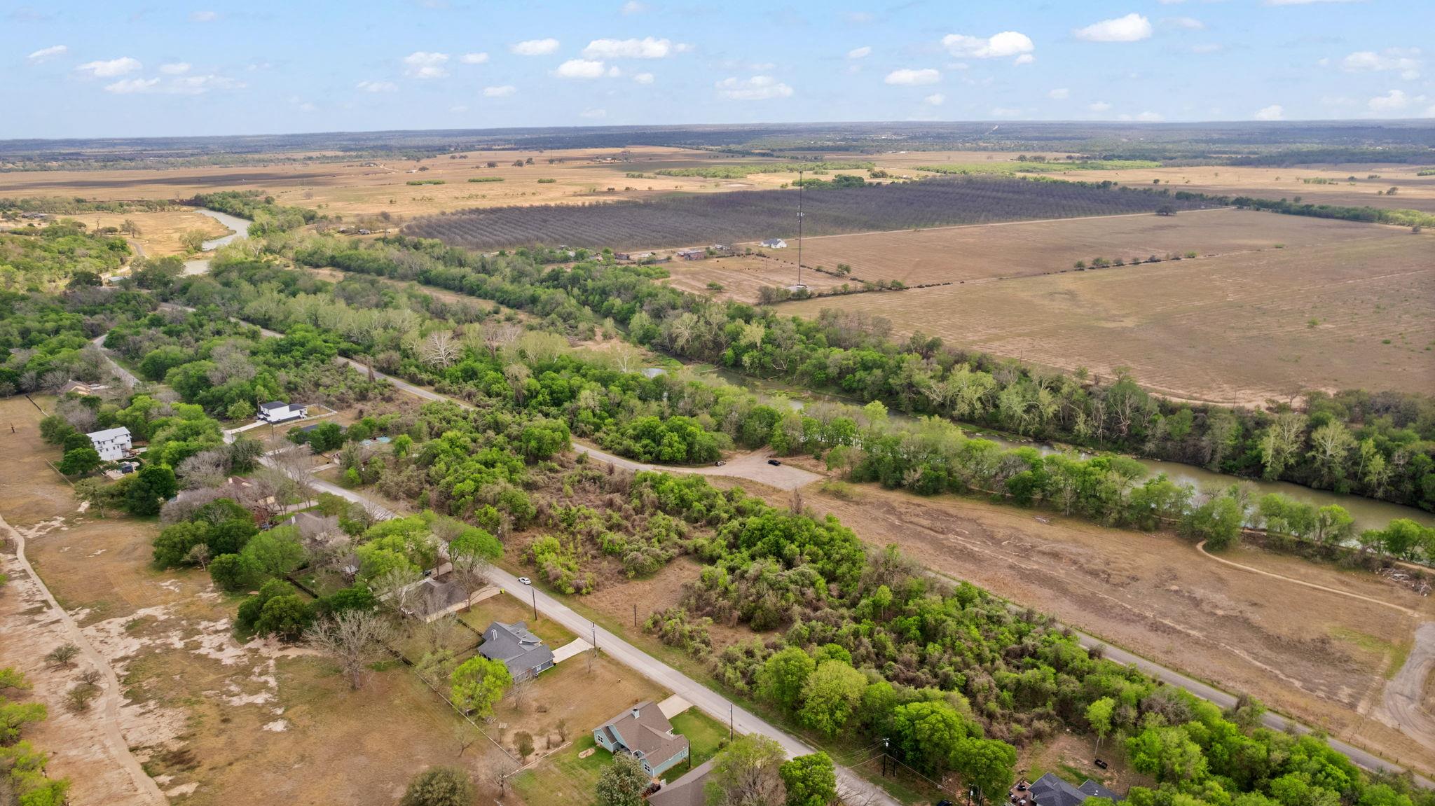 183 Kahana Ln, Bastrop, TX 78602