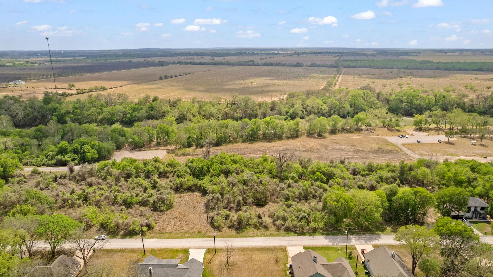 183 Kahana Ln, Bastrop, TX 78602