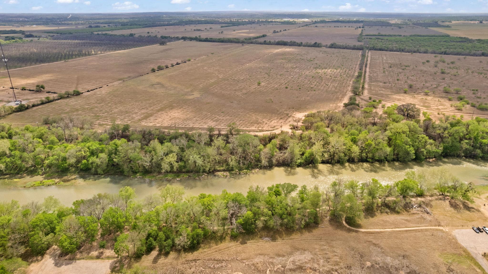 183 Kahana Ln, Bastrop, TX 78602