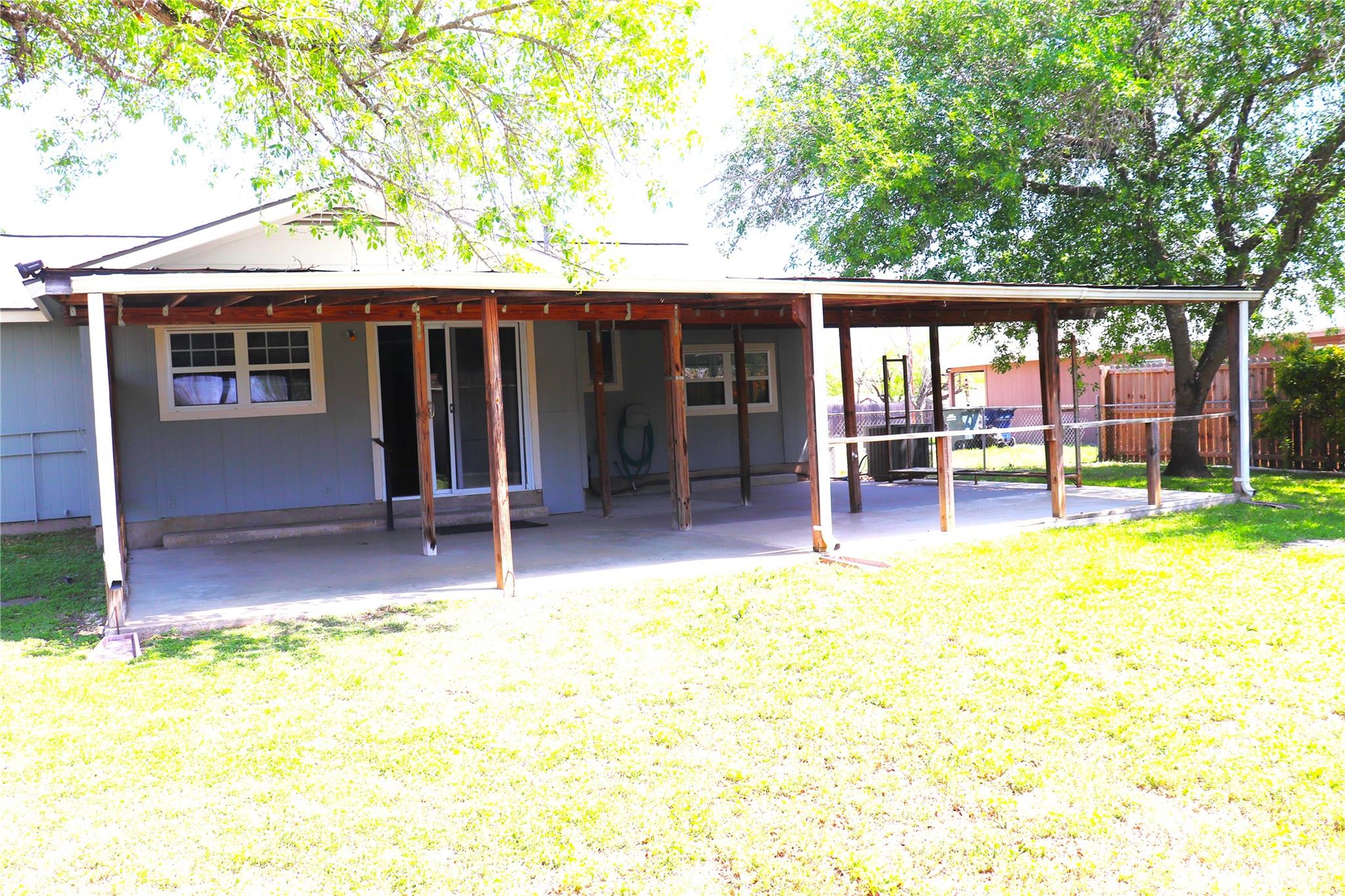 606 Mildred St, Burnet, TX 78611