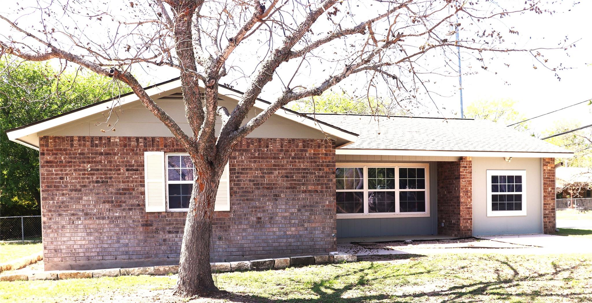 606 Mildred St, Burnet, TX 78611