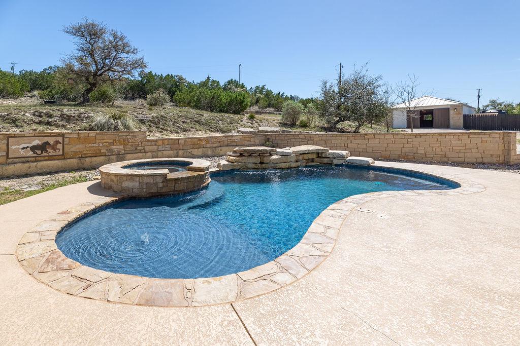 1051 Trailhead Cir, Dripping Springs, TX 78620