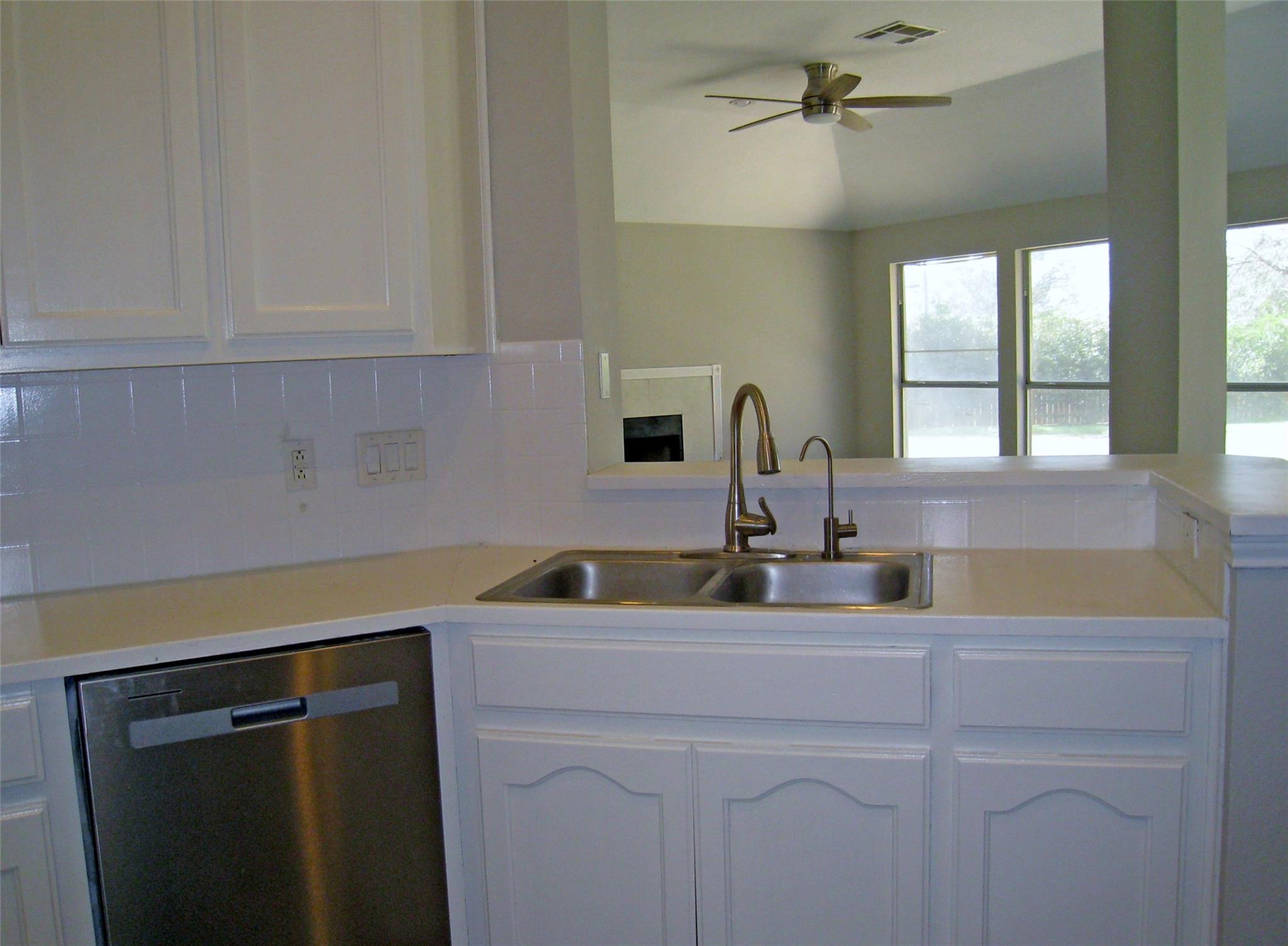 1010 Magnolia Cv, Buda, TX 78610