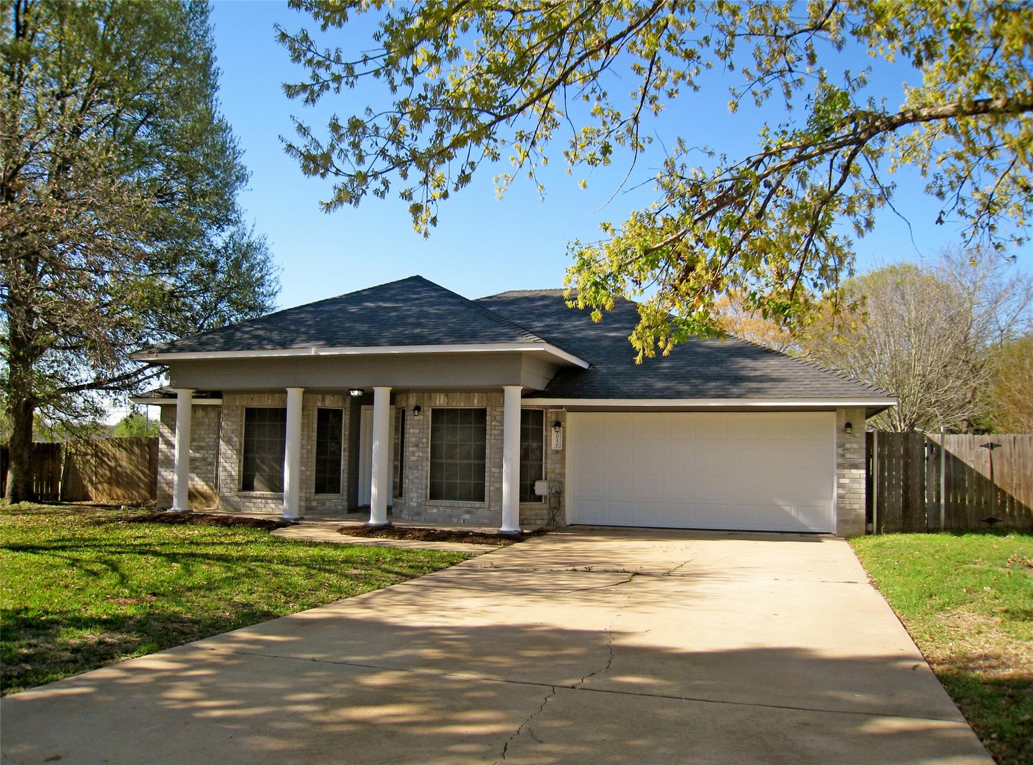 1010 Magnolia Cv, Buda, TX 78610