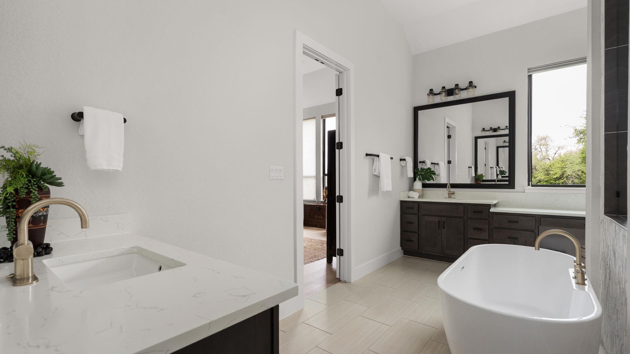 645 Two Creeks Ln, Austin, TX 78737