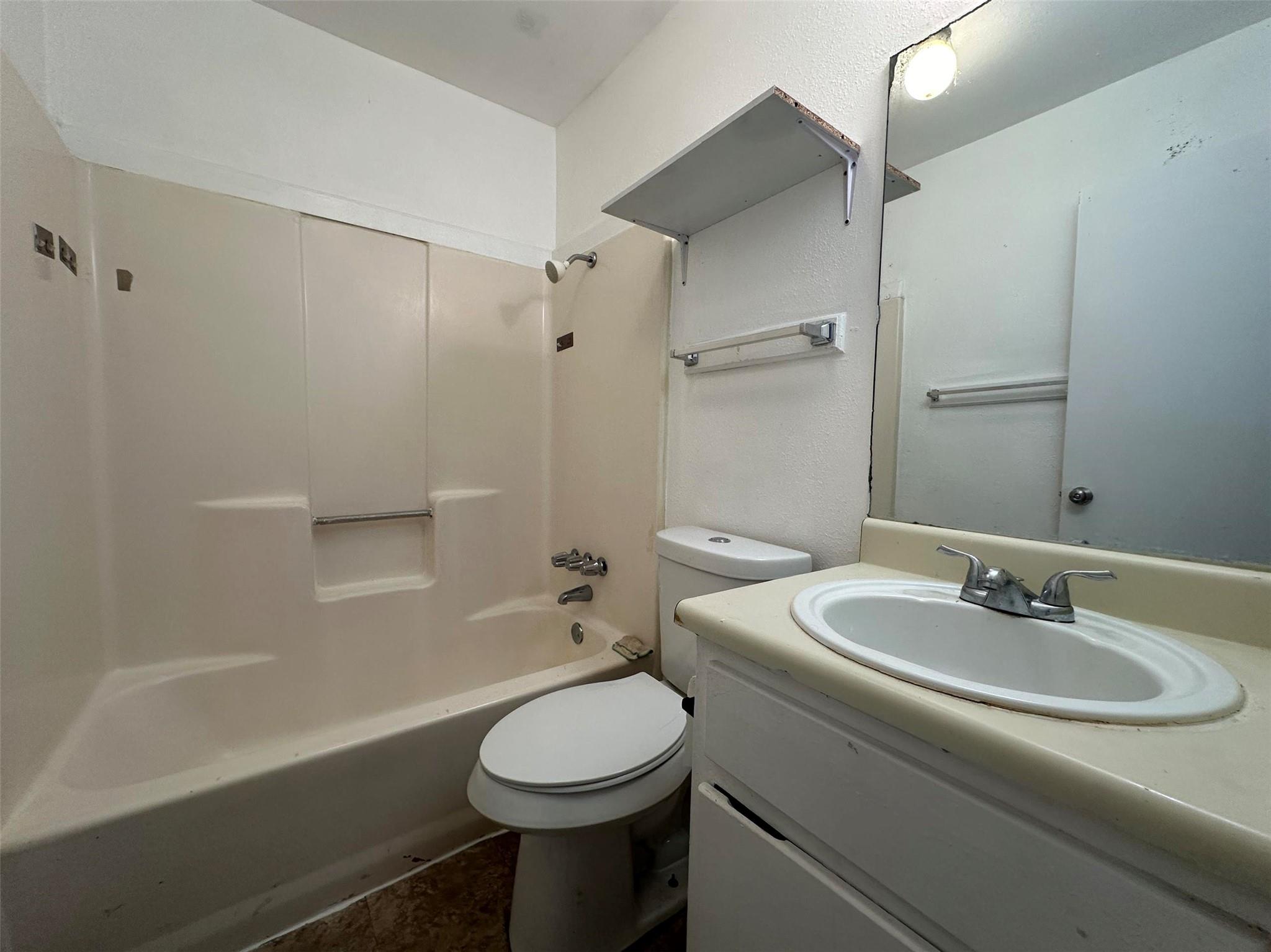 1105 Westwood Ln # 6A, Giddings, TX 78942