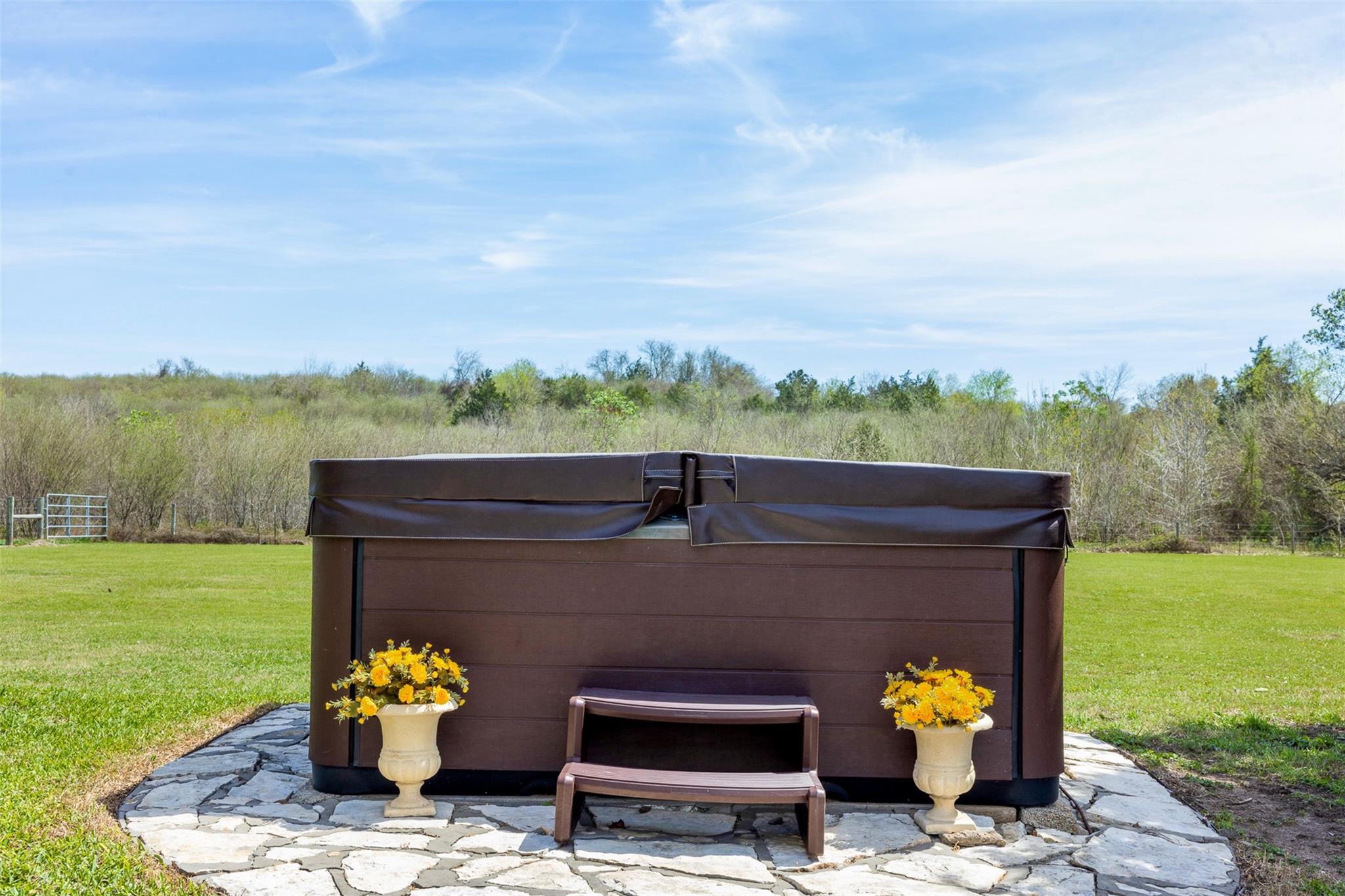 999 Salem Rd, Brenham, TX 77833