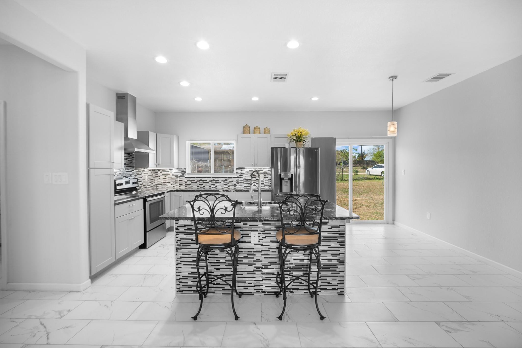 255 Thompson Rd, Dale, TX 78616