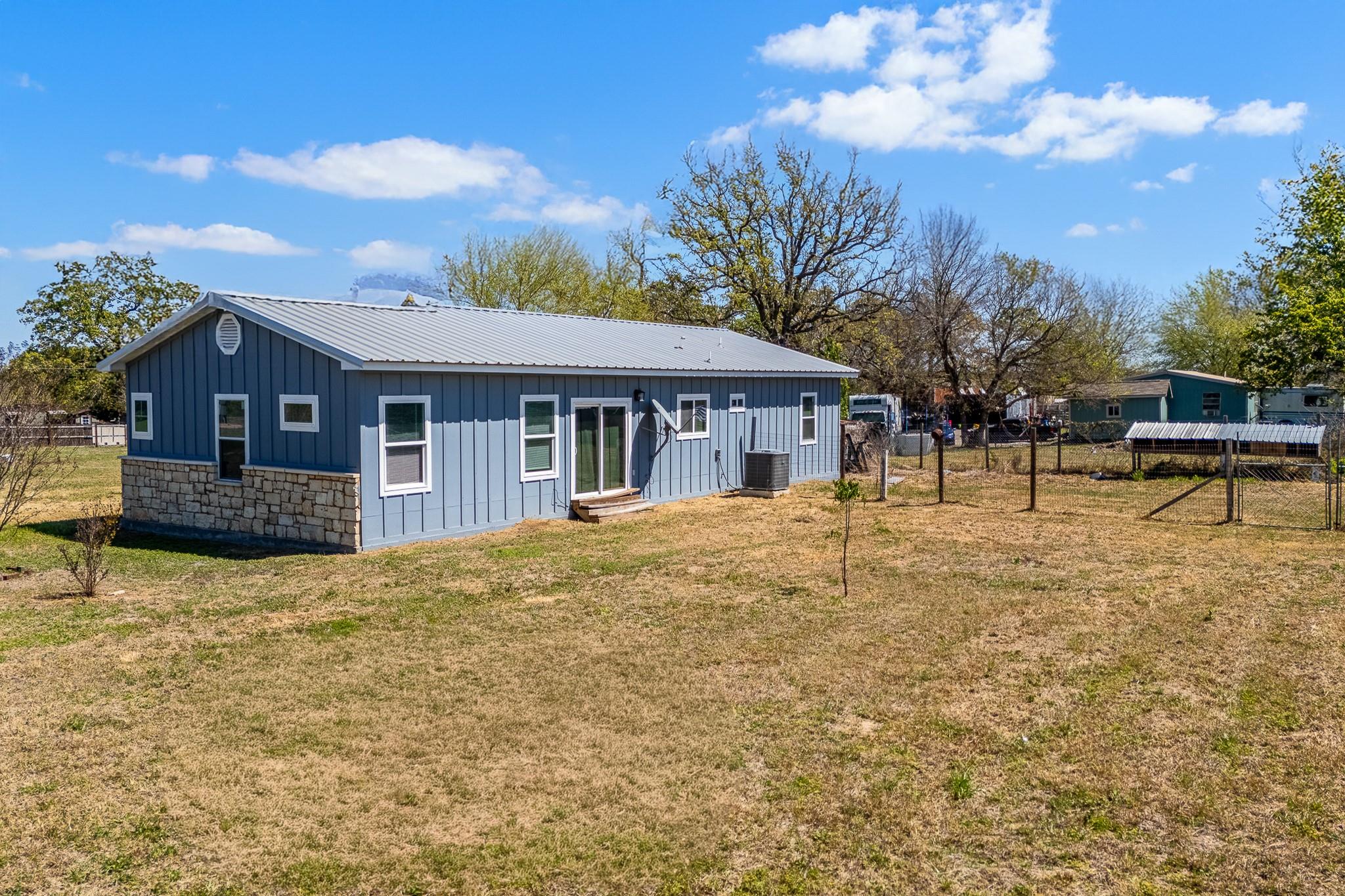 255 Thompson Rd, Dale, TX 78616