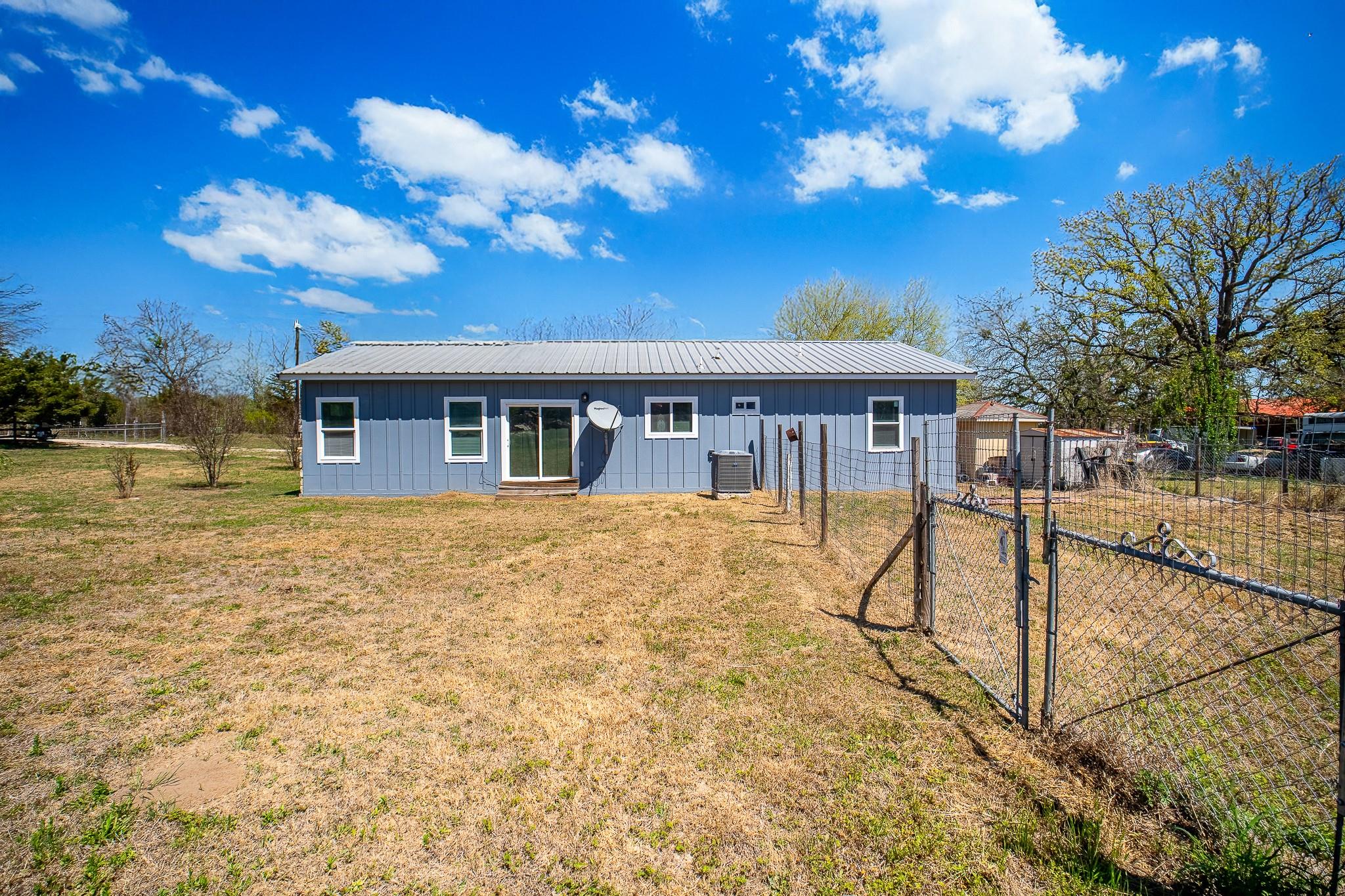 255 Thompson Rd, Dale, TX 78616