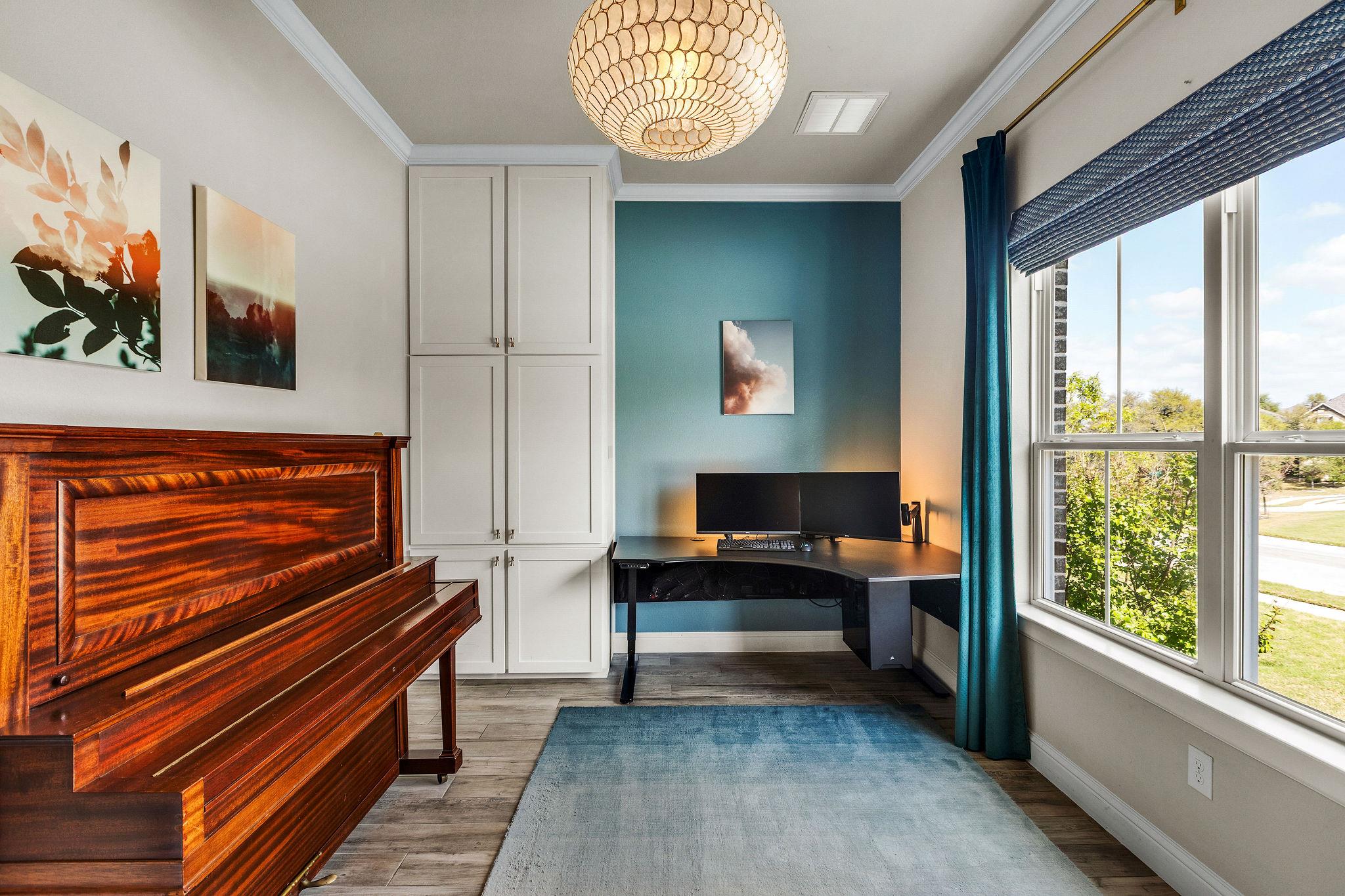 7012 Halesboro Dr, Austin, TX 78736