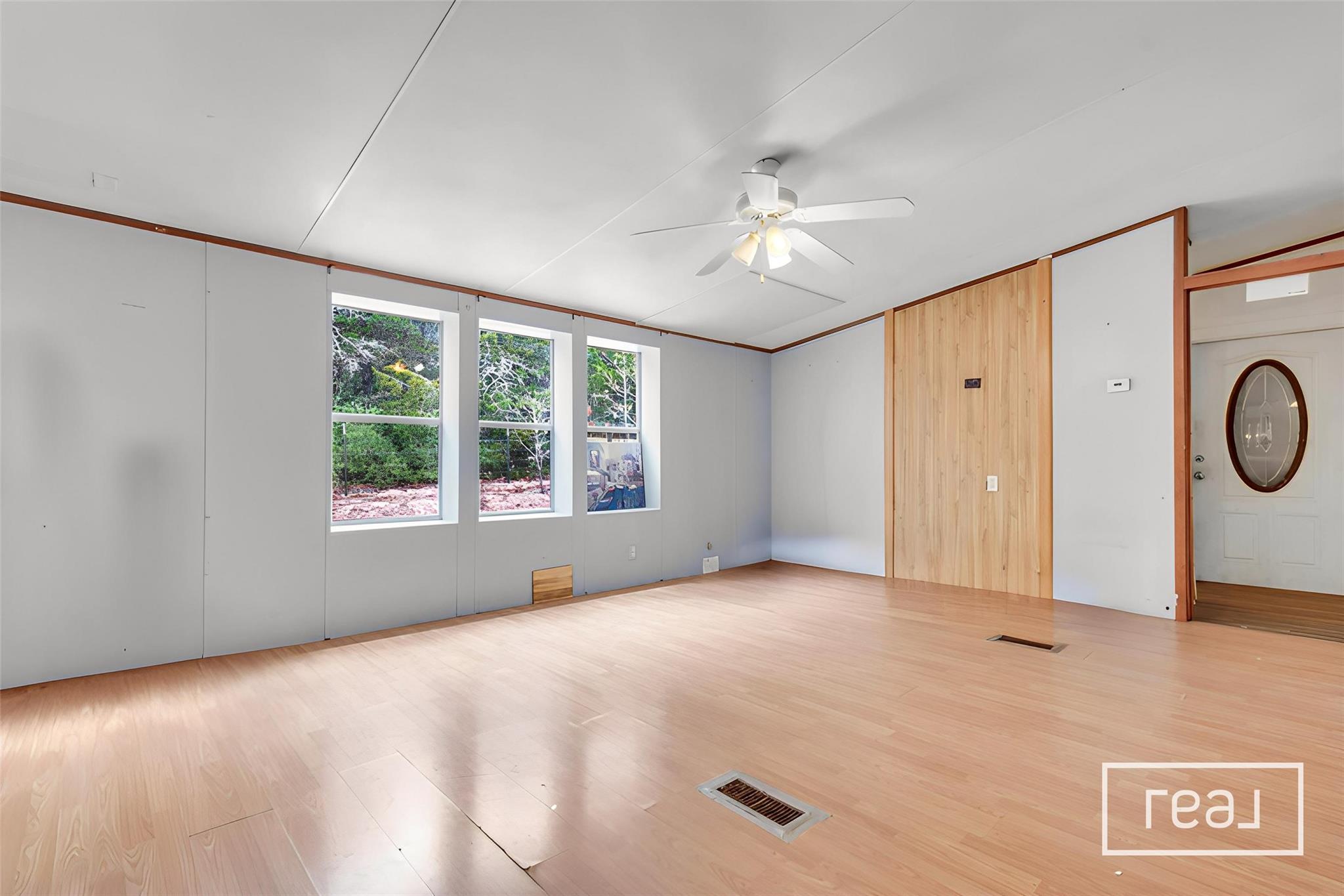 135 Huskey Trl, Paige, TX 78659