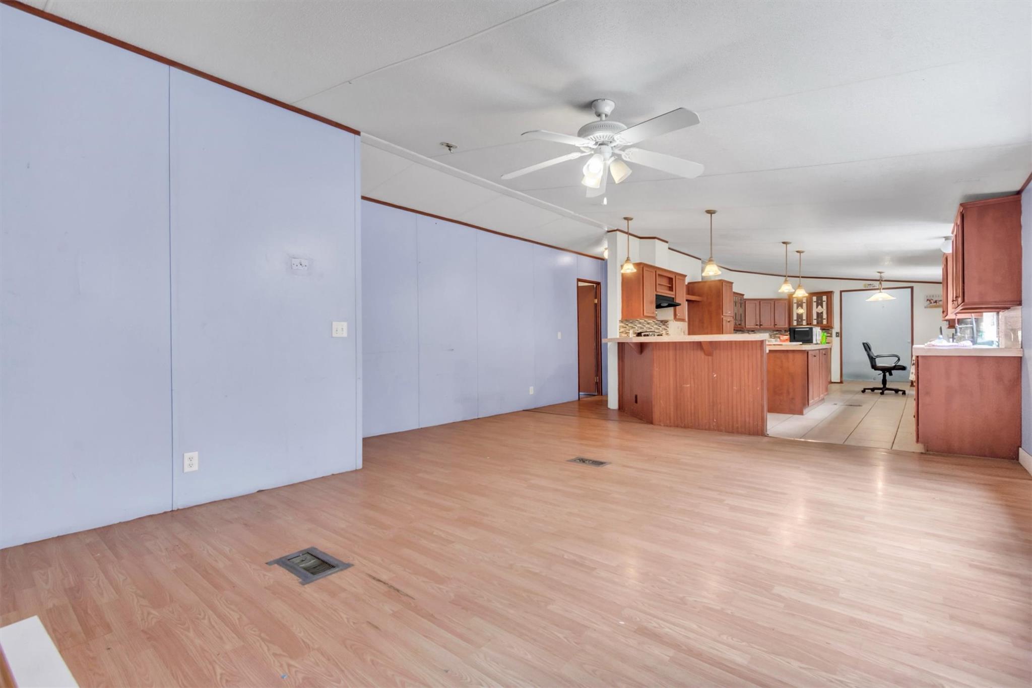 135 Huskey Trl, Paige, TX 78659