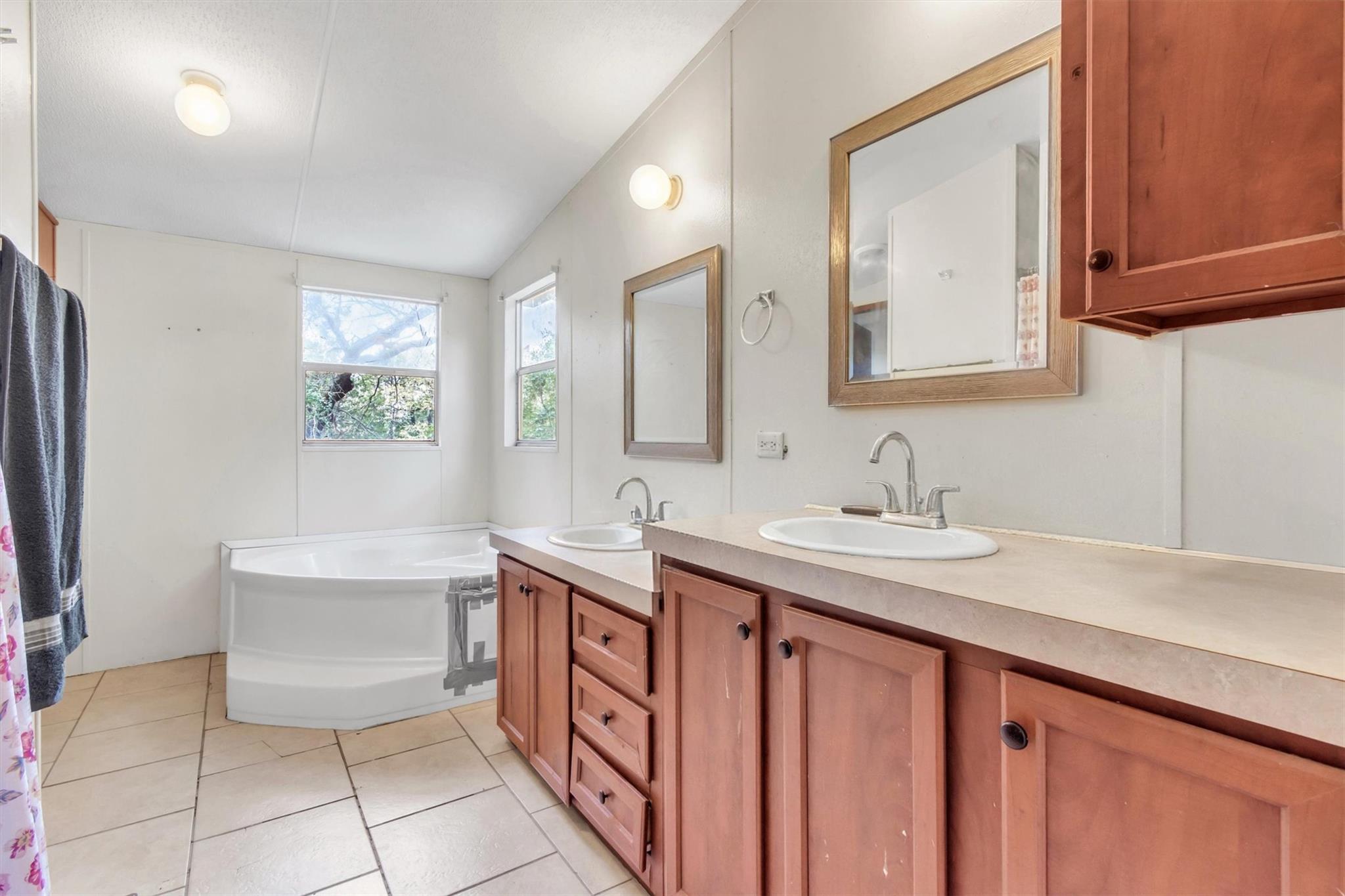 135 Huskey Trl, Paige, TX 78659