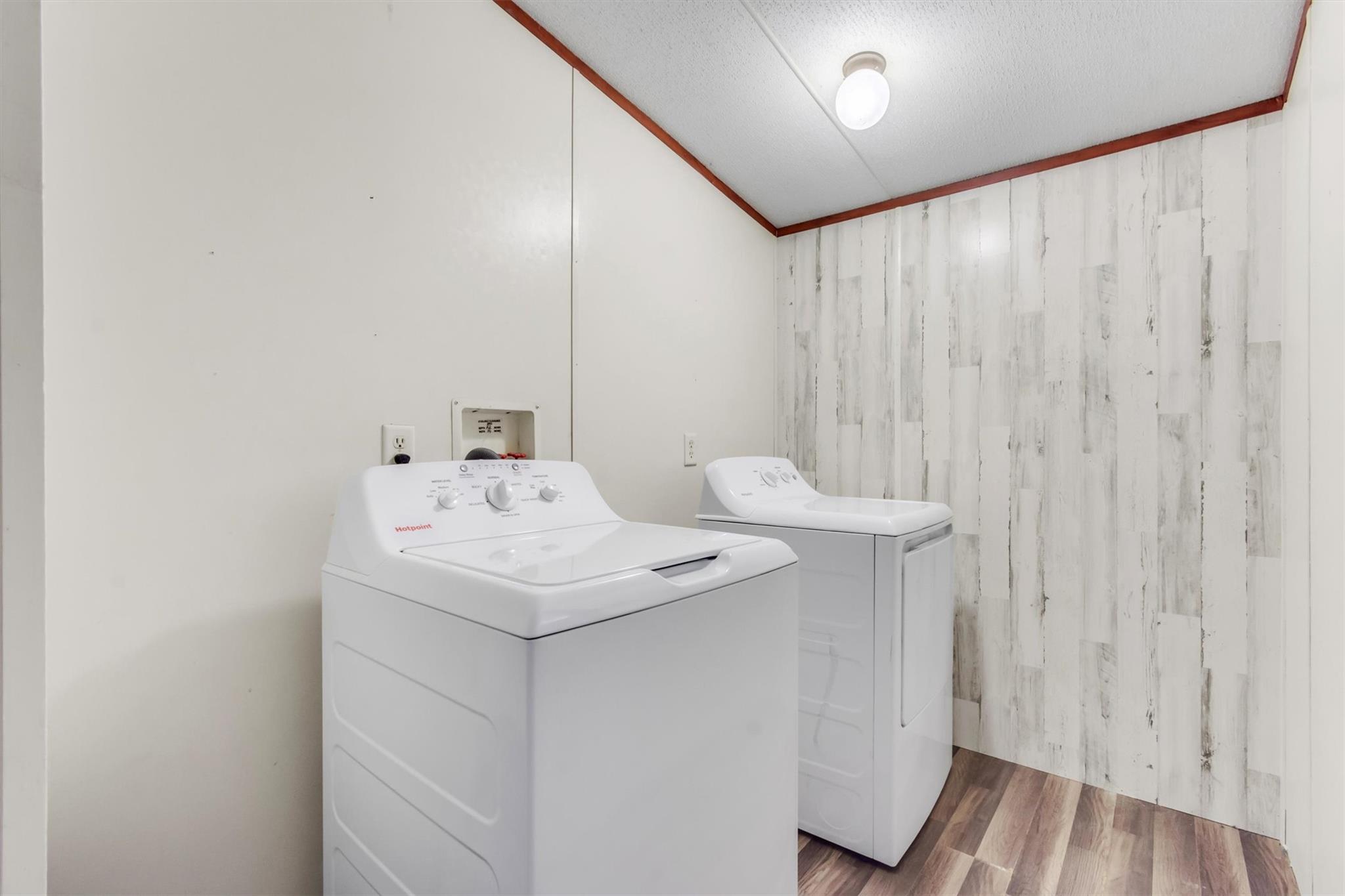 135 Huskey Trl, Paige, TX 78659