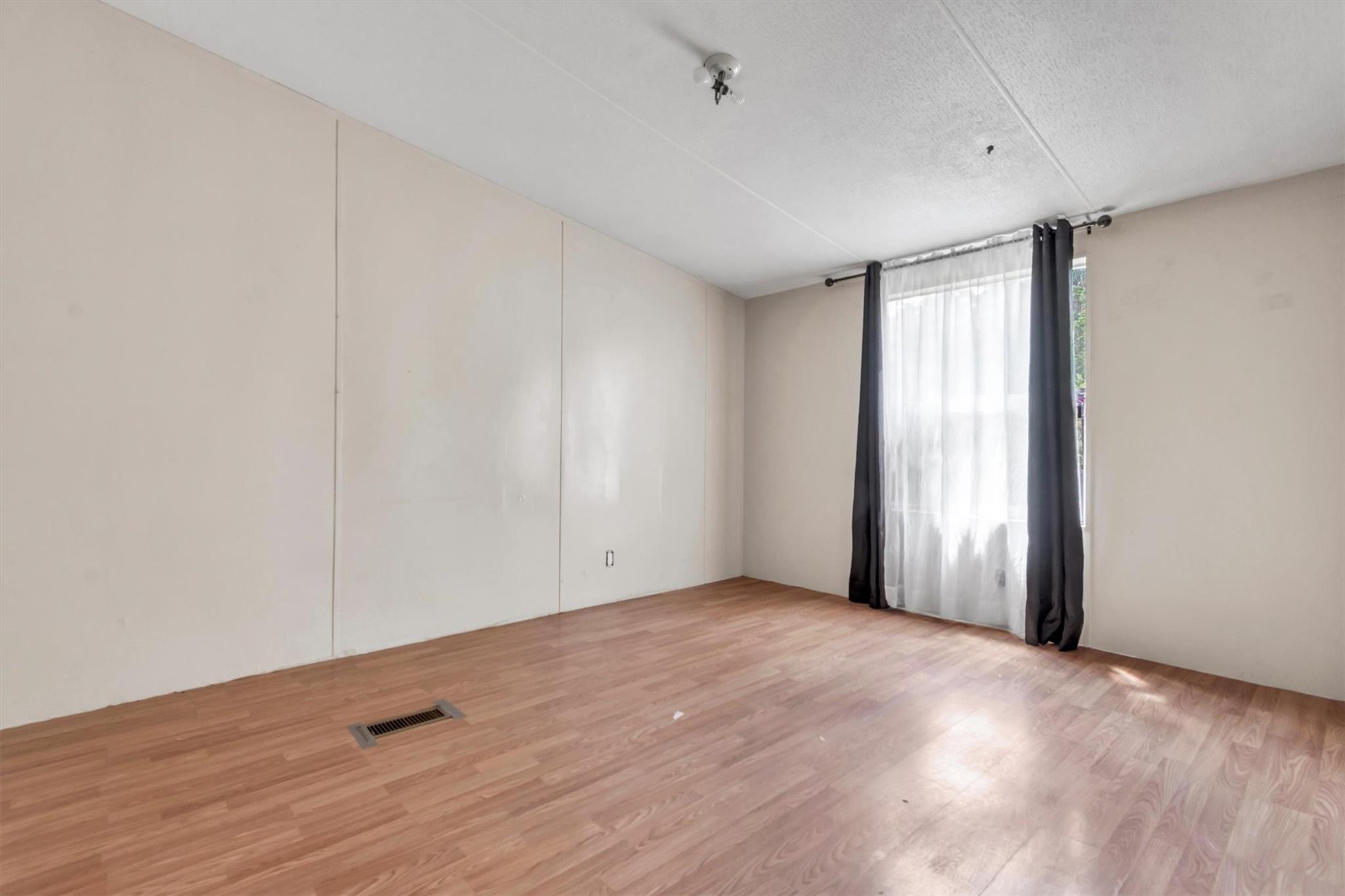 135 Huskey Trl, Paige, TX 78659