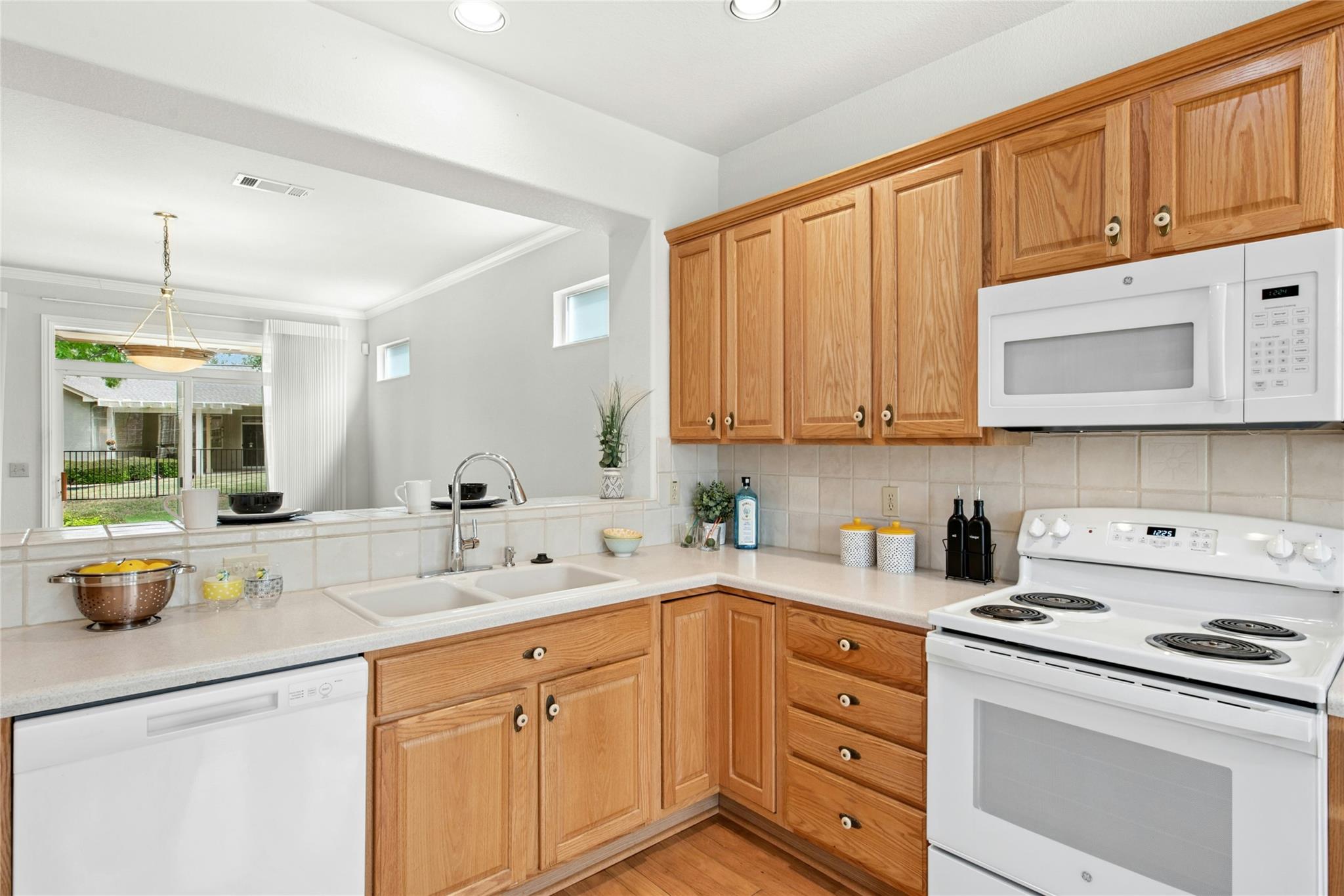 122 Harness Ln, Georgetown, TX 78633