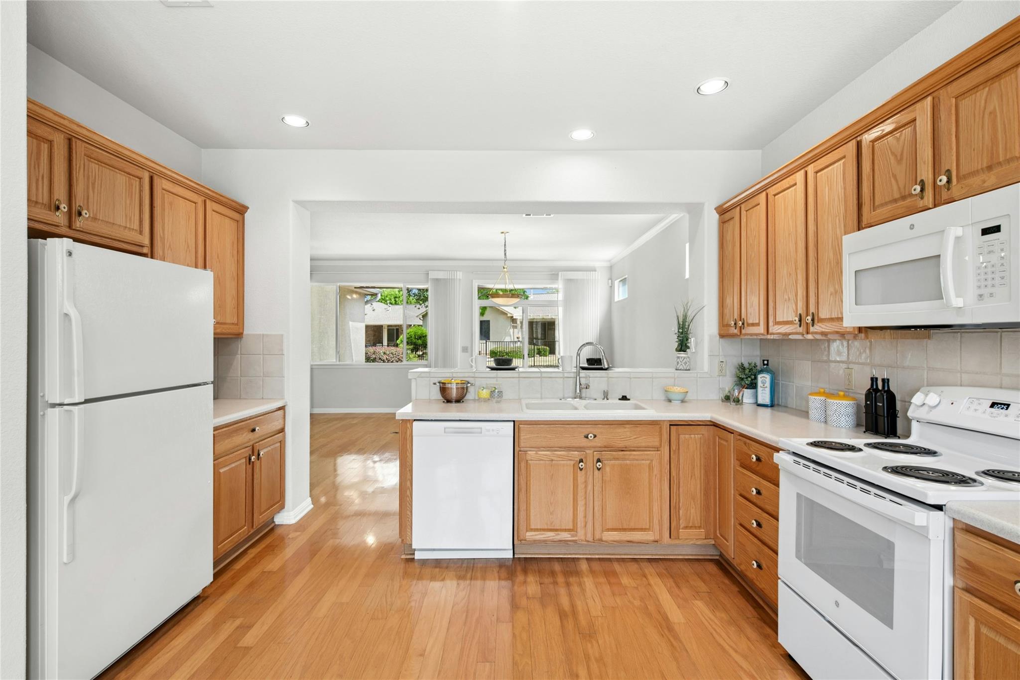 122 Harness Ln, Georgetown, TX 78633