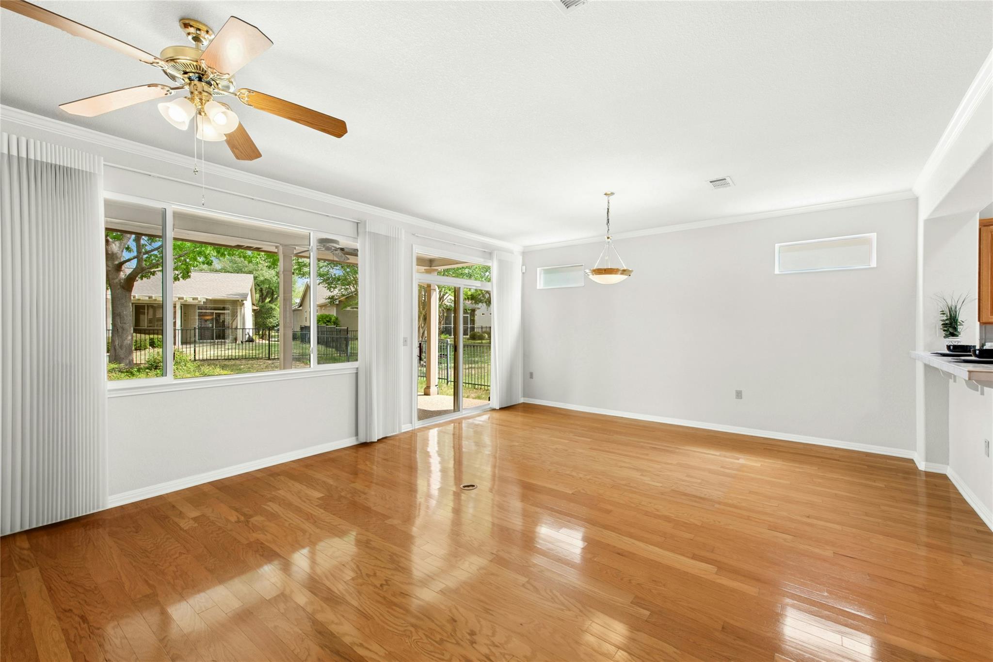 122 Harness Ln, Georgetown, TX 78633