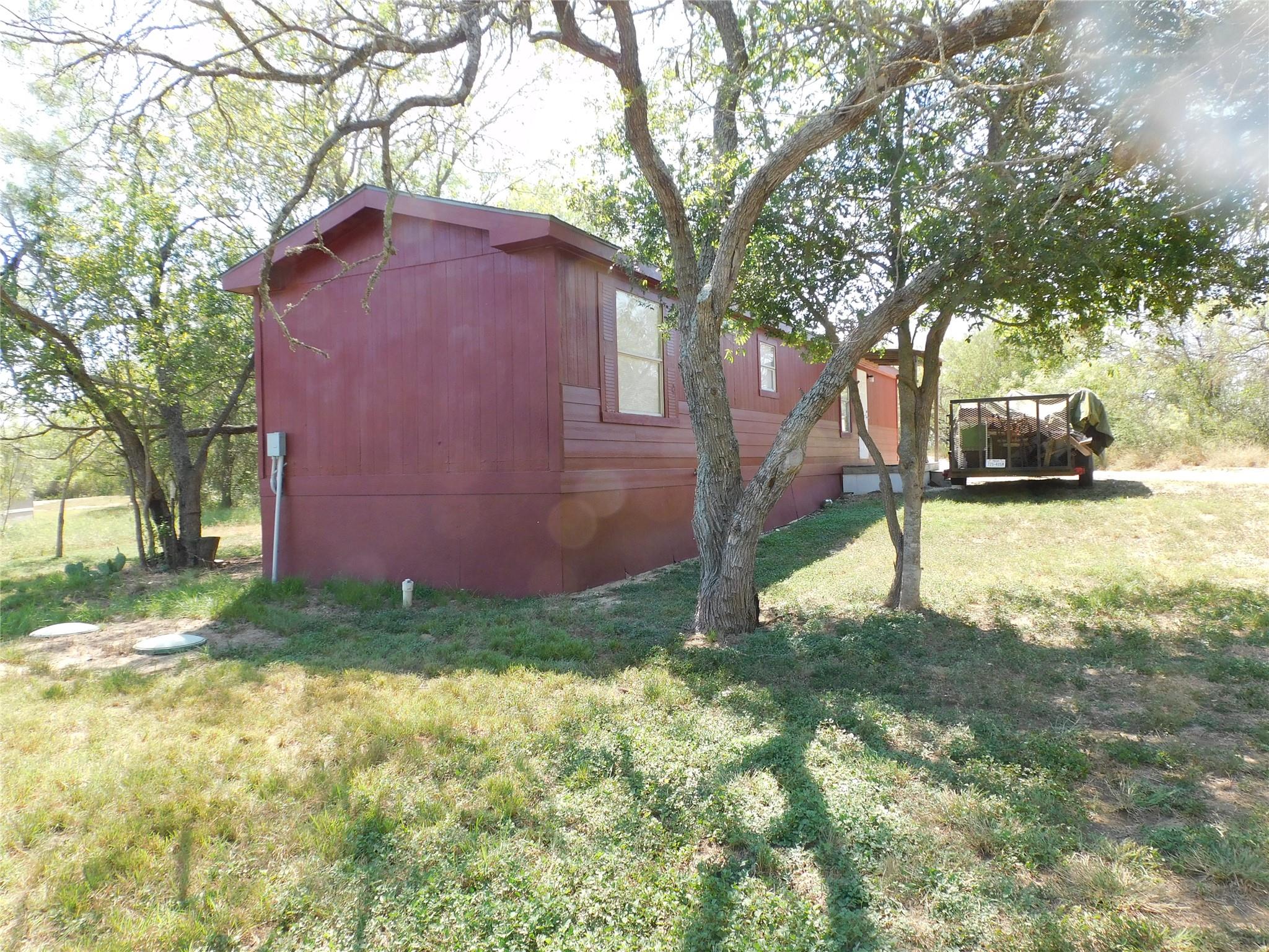 136 Bullfrog Holler Rd, Dale, TX 78616