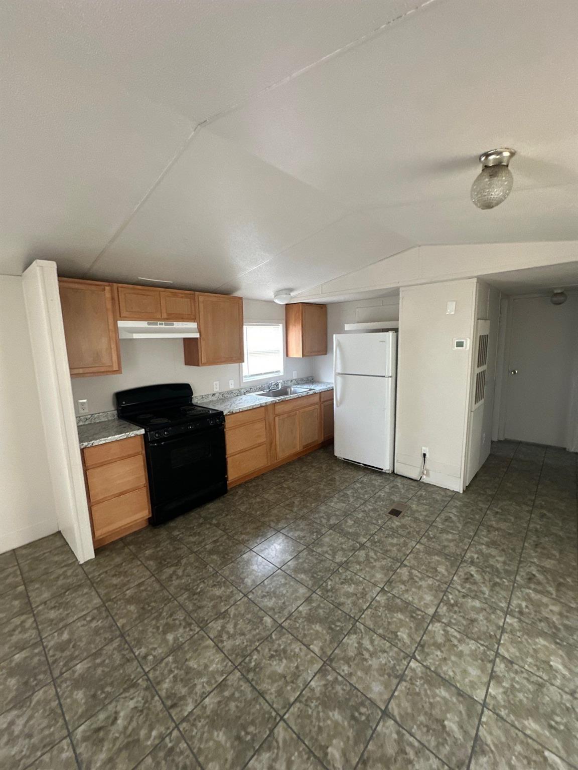 136 Bullfrog Holler Rd, Dale, TX 78616