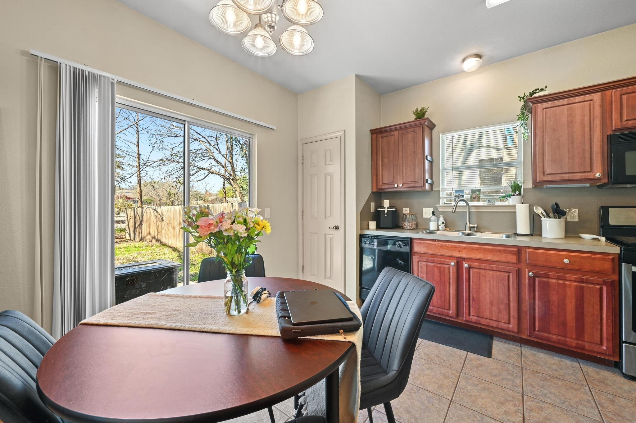 1118 Linden St, Austin, TX 78702