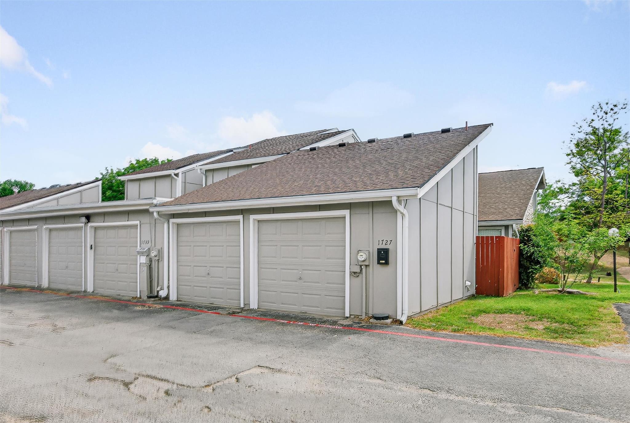 1727 Timber Ridge Dr, Austin, TX 78741