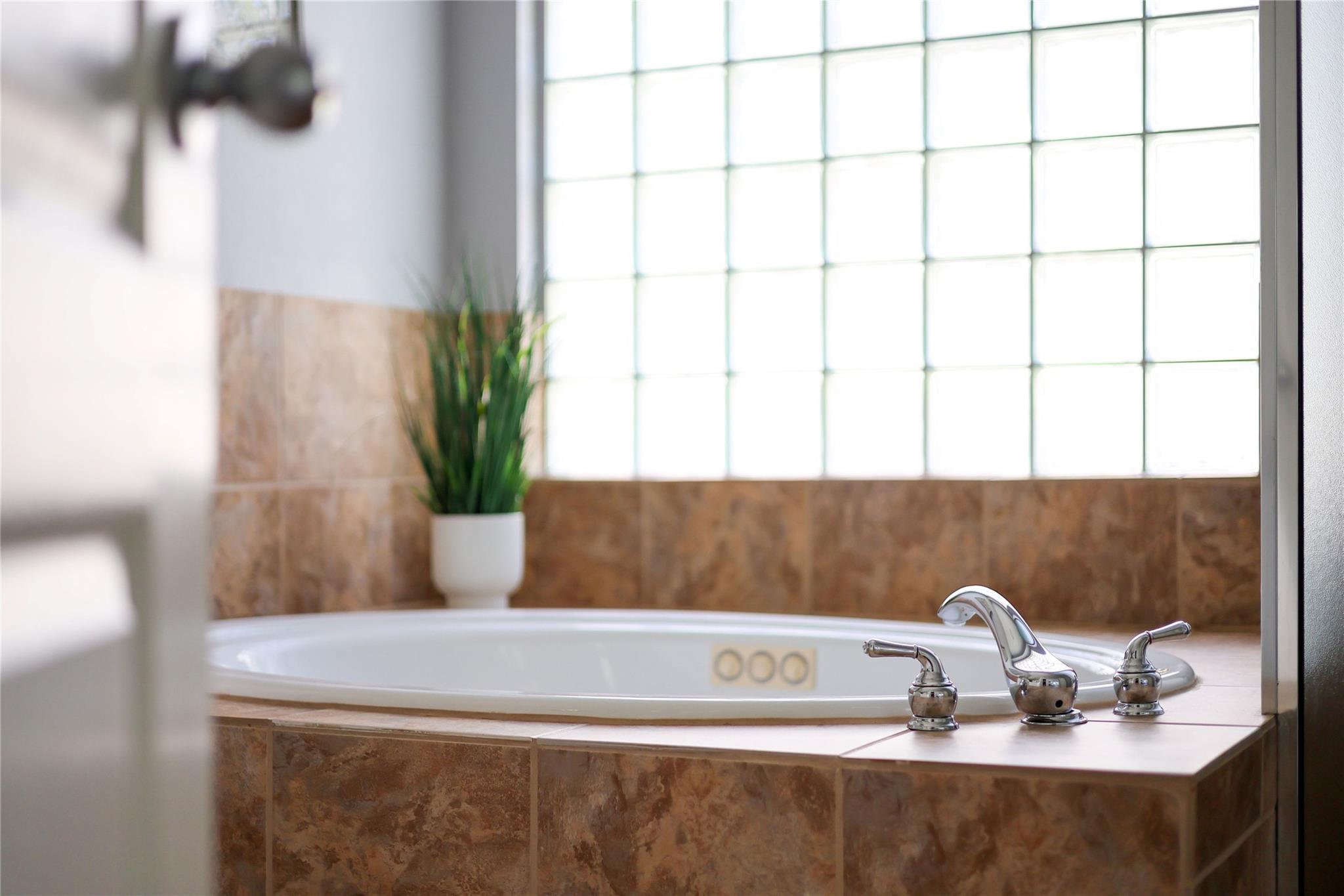 9817 Royal New Kent Dr, Austin, TX 78717