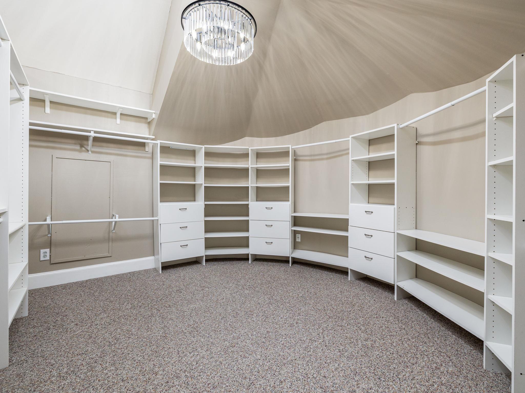 1220 W Lake Dr, Taylor, TX 76574