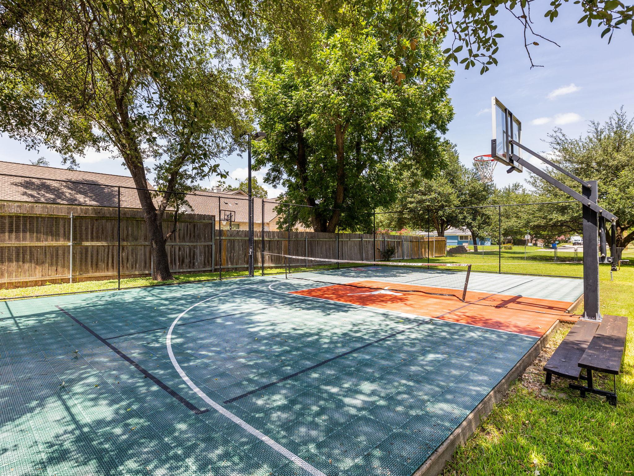 1220 W Lake Dr, Taylor, TX 76574