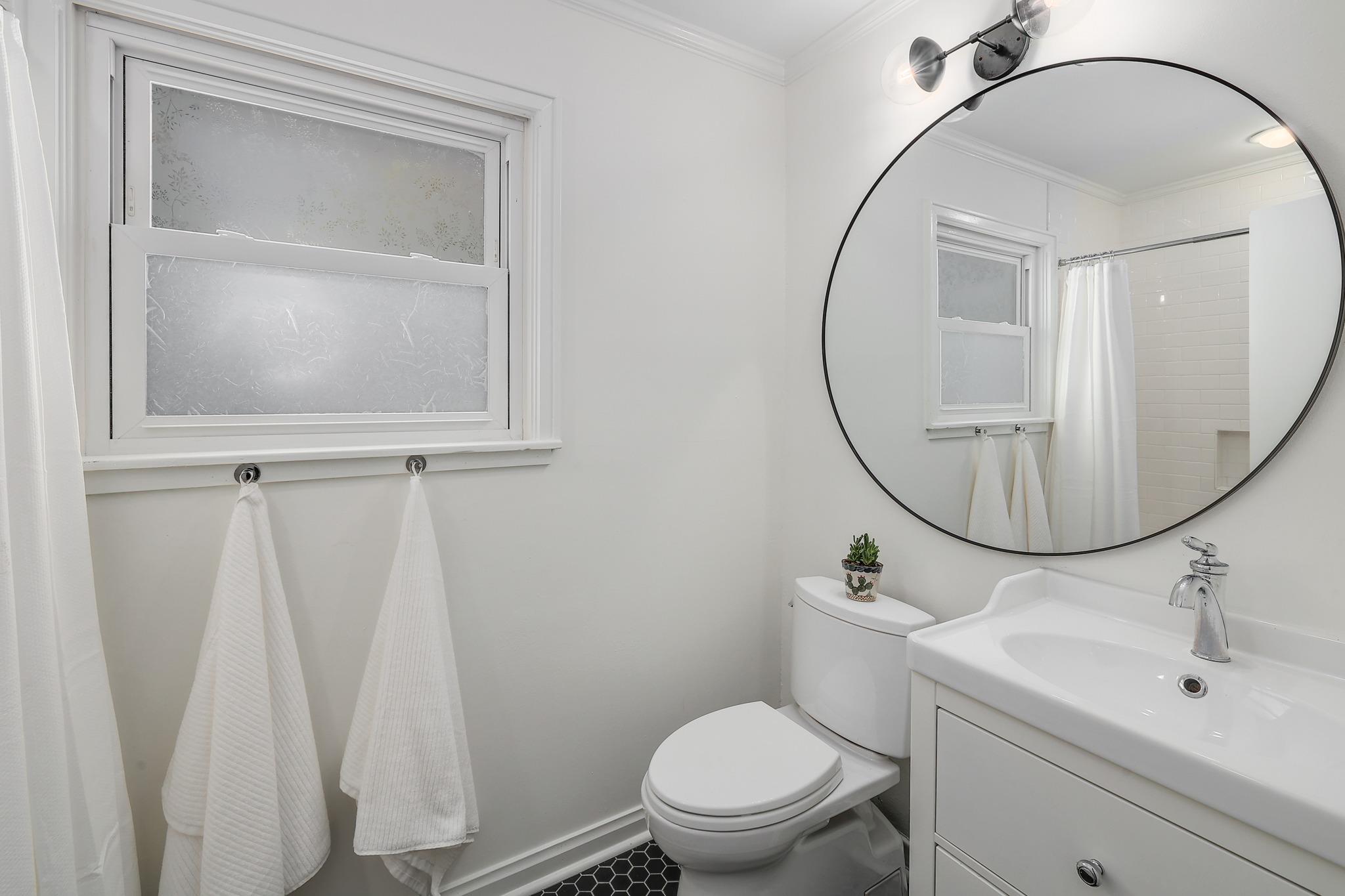 5600 Bull Creek Rd, Austin, TX 78756